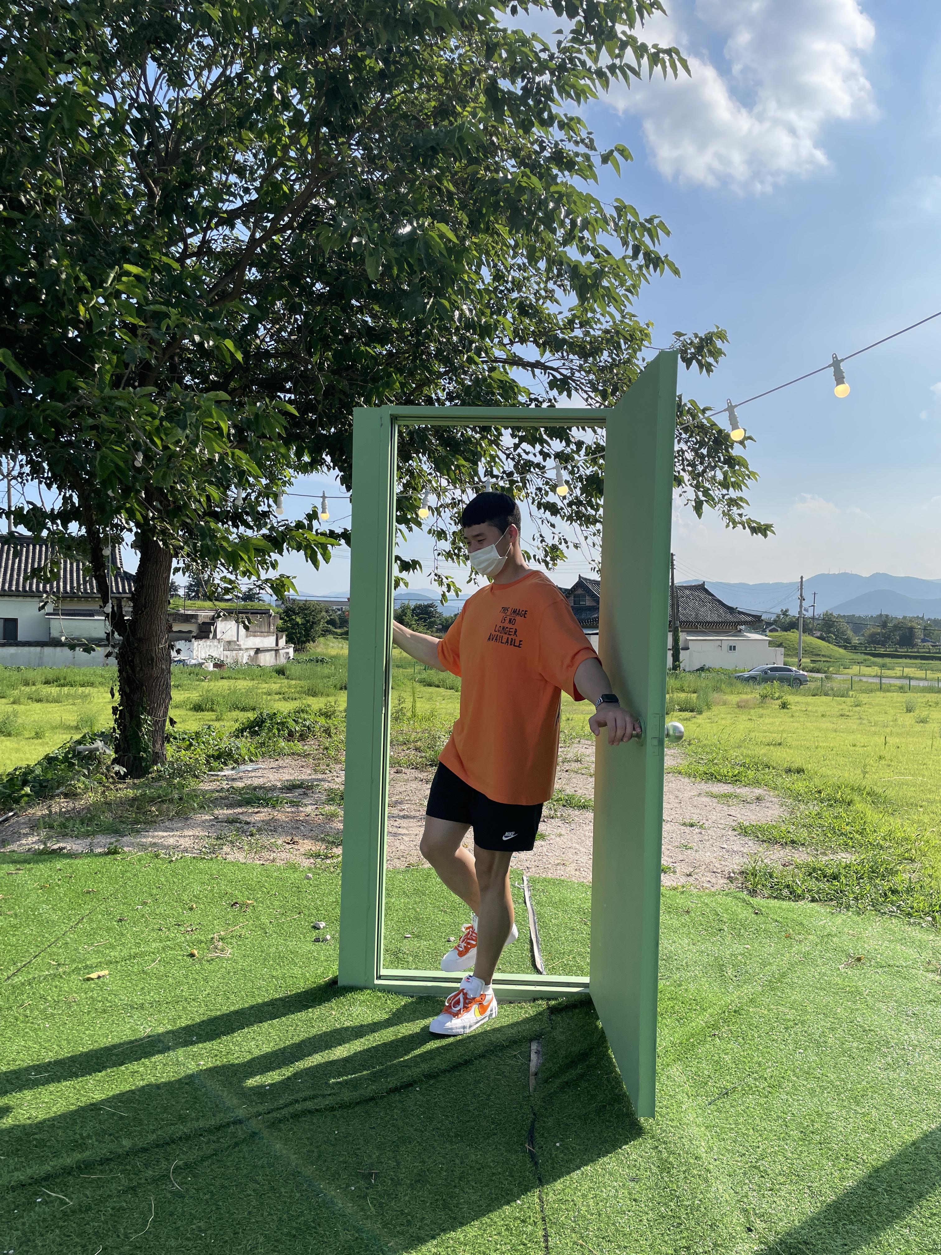 Nike x Sacai Blazer Low Magma Orange, Nike NSW Woven Shorts Black - Asia 착용 스타일 - 2