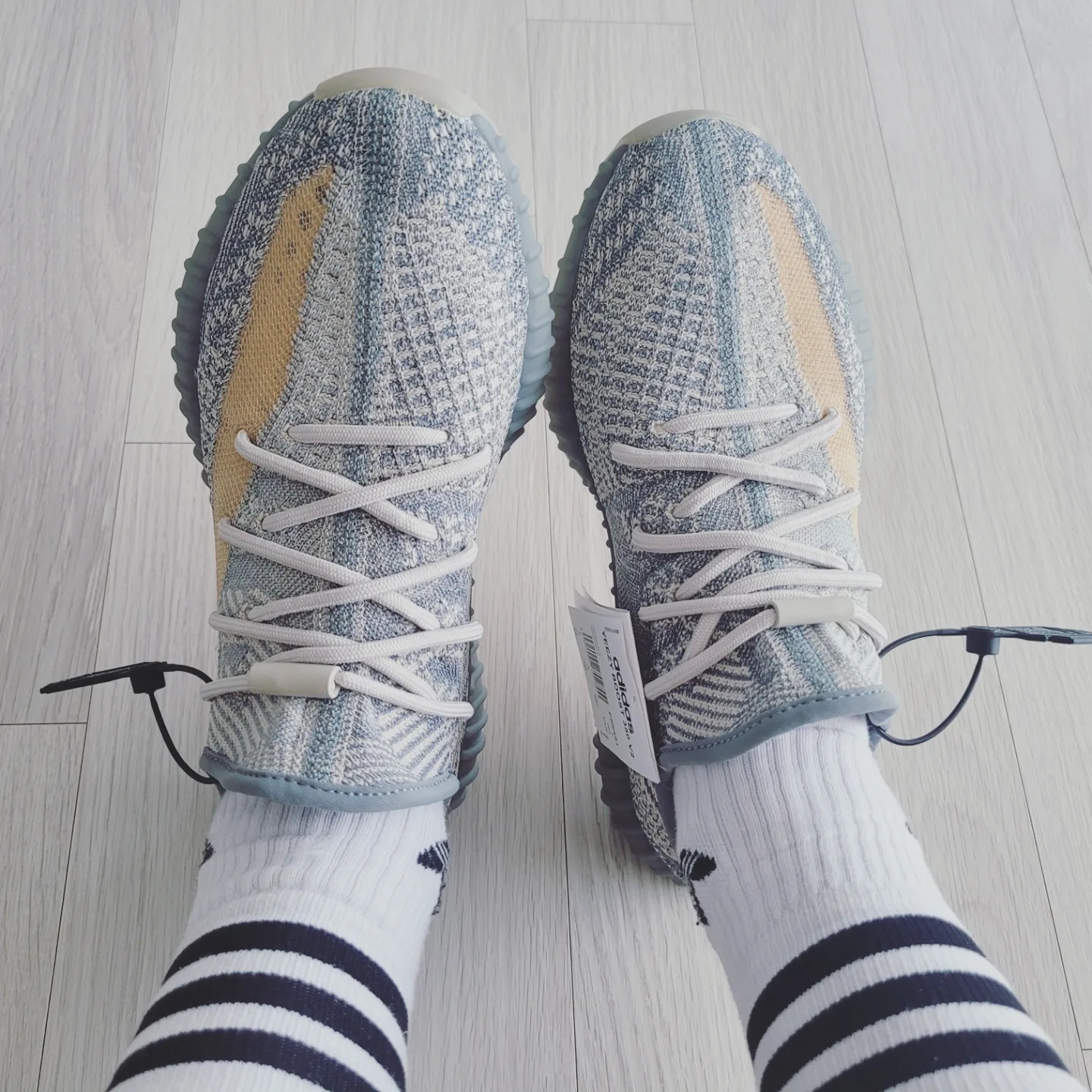 Adidas Yeezy Boost 350 V2 Israfil 착용 스타일 - 1