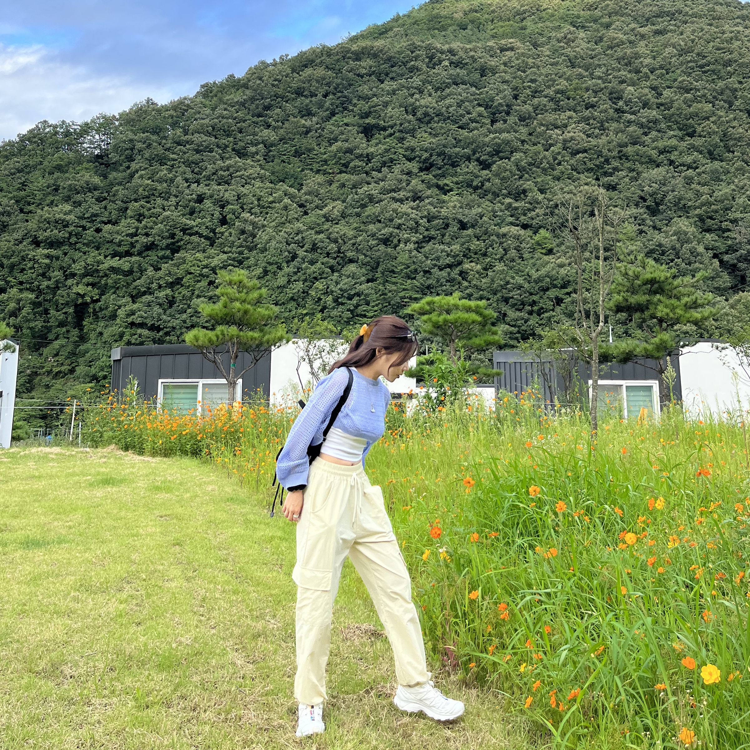 Salomon XT-6 ADV White, Prada Nylon Backpack Black 착용 스타일 - 2