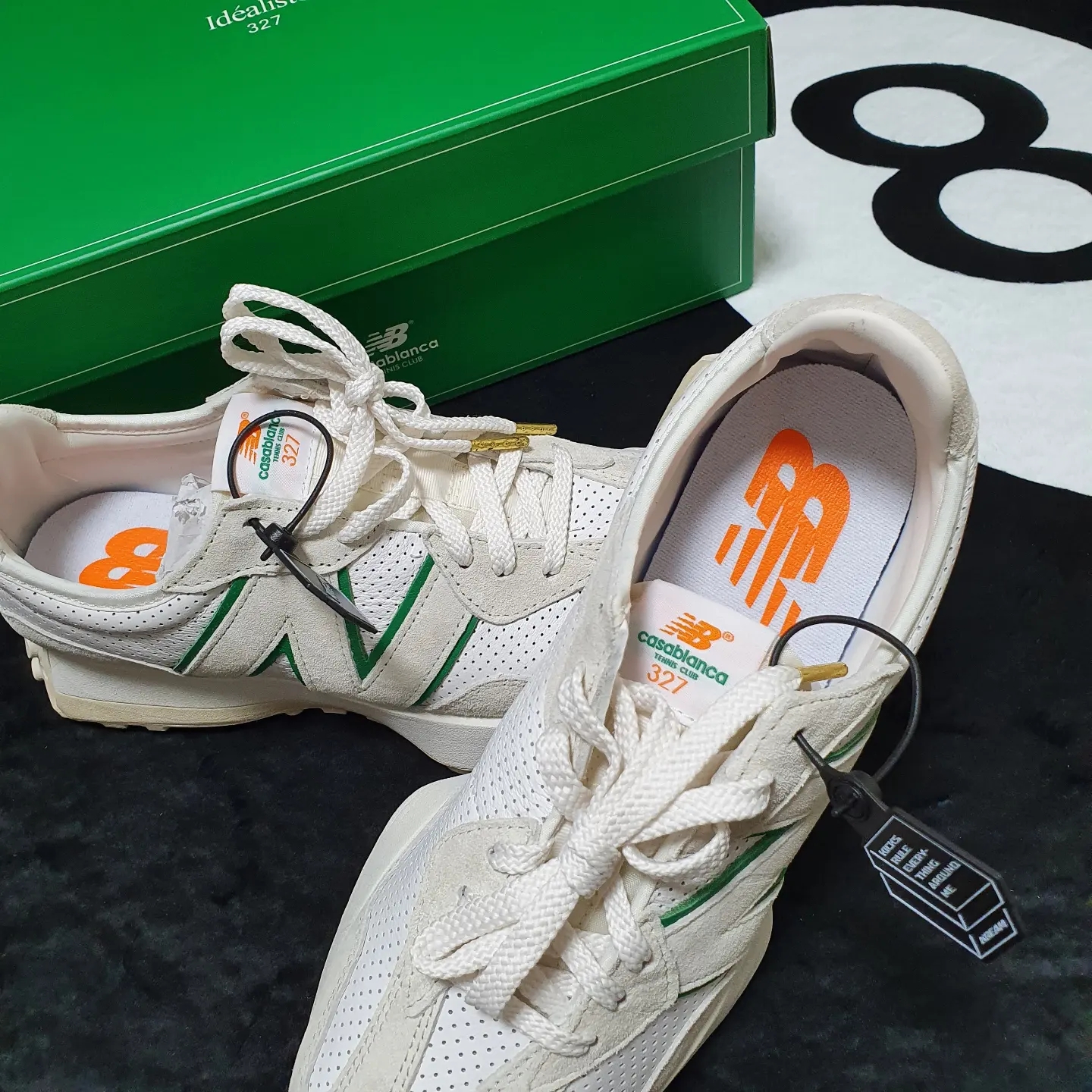 New Balance x Casablanca 327 Idealist Off White Green 착용 스타일 - 2