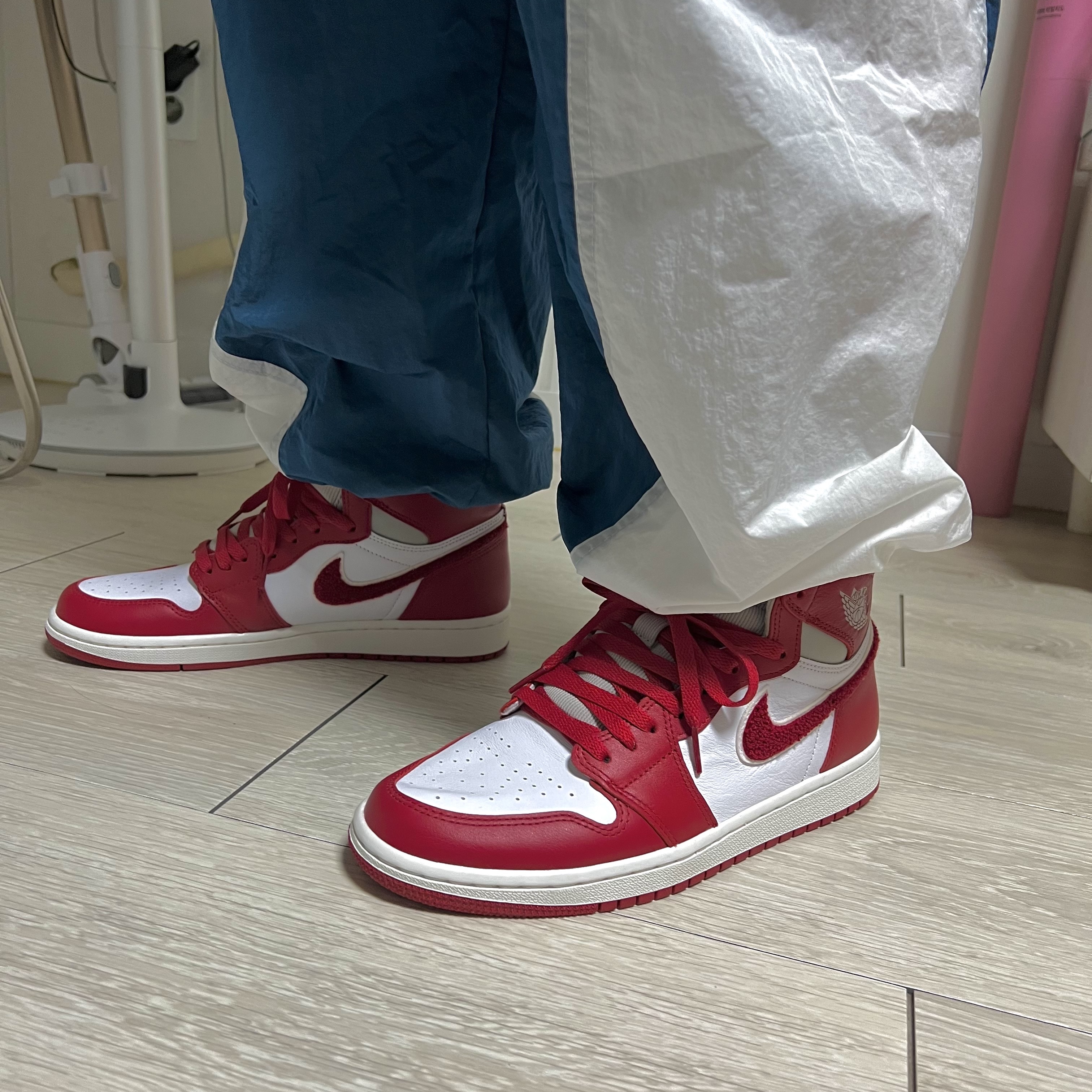 (W) Jordan 1 Retro High OG Varsity Red 착용 스타일