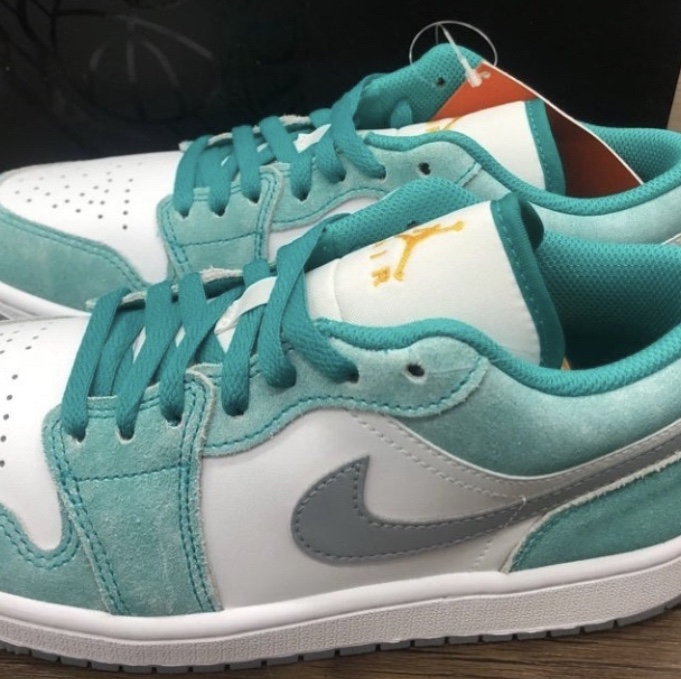 Jordan 1 Low SE New Emerald 착용 스타일