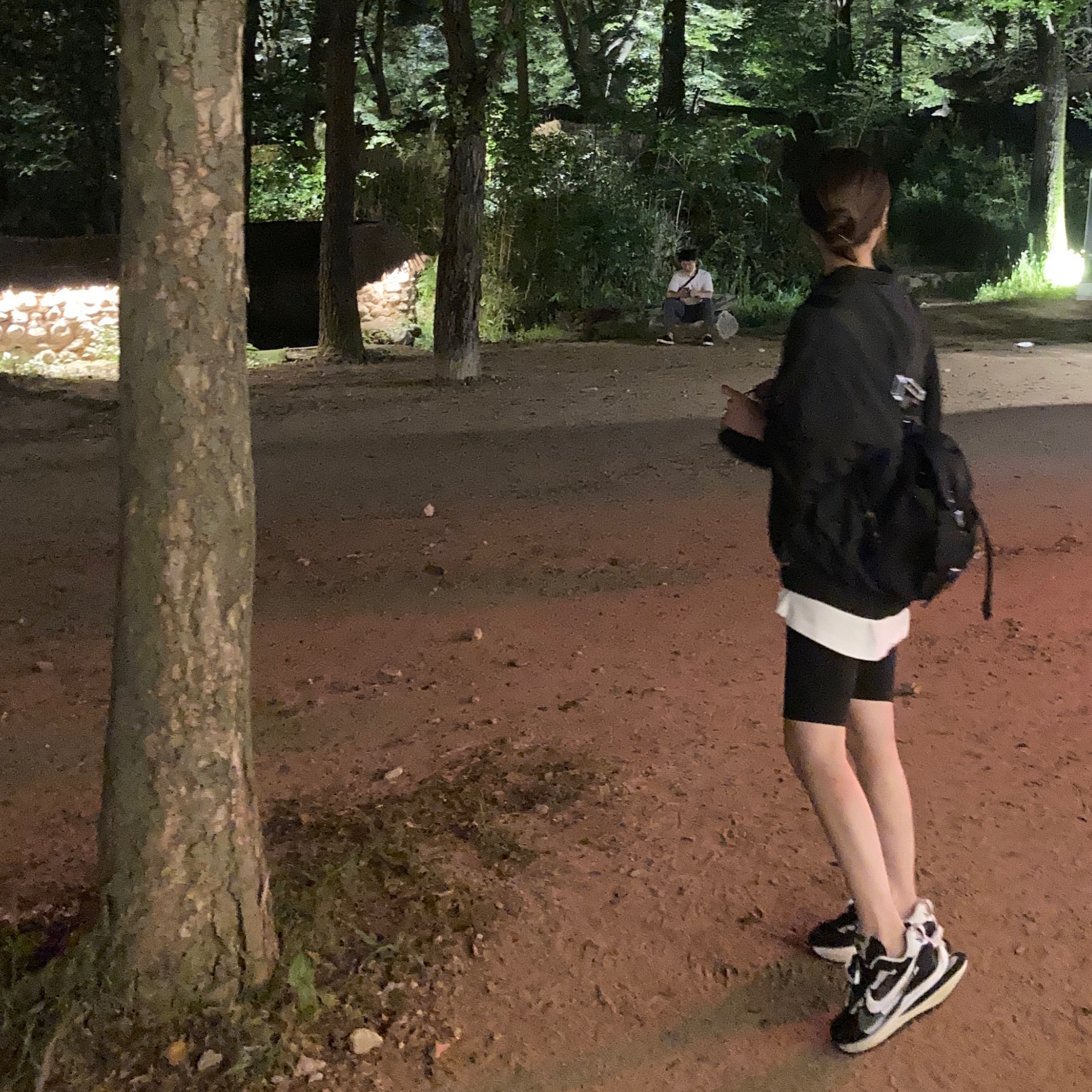 Nike x Sacai VaporWaffle Black White, Prada Re-Nylon Small Backpack Black 착용 스타일