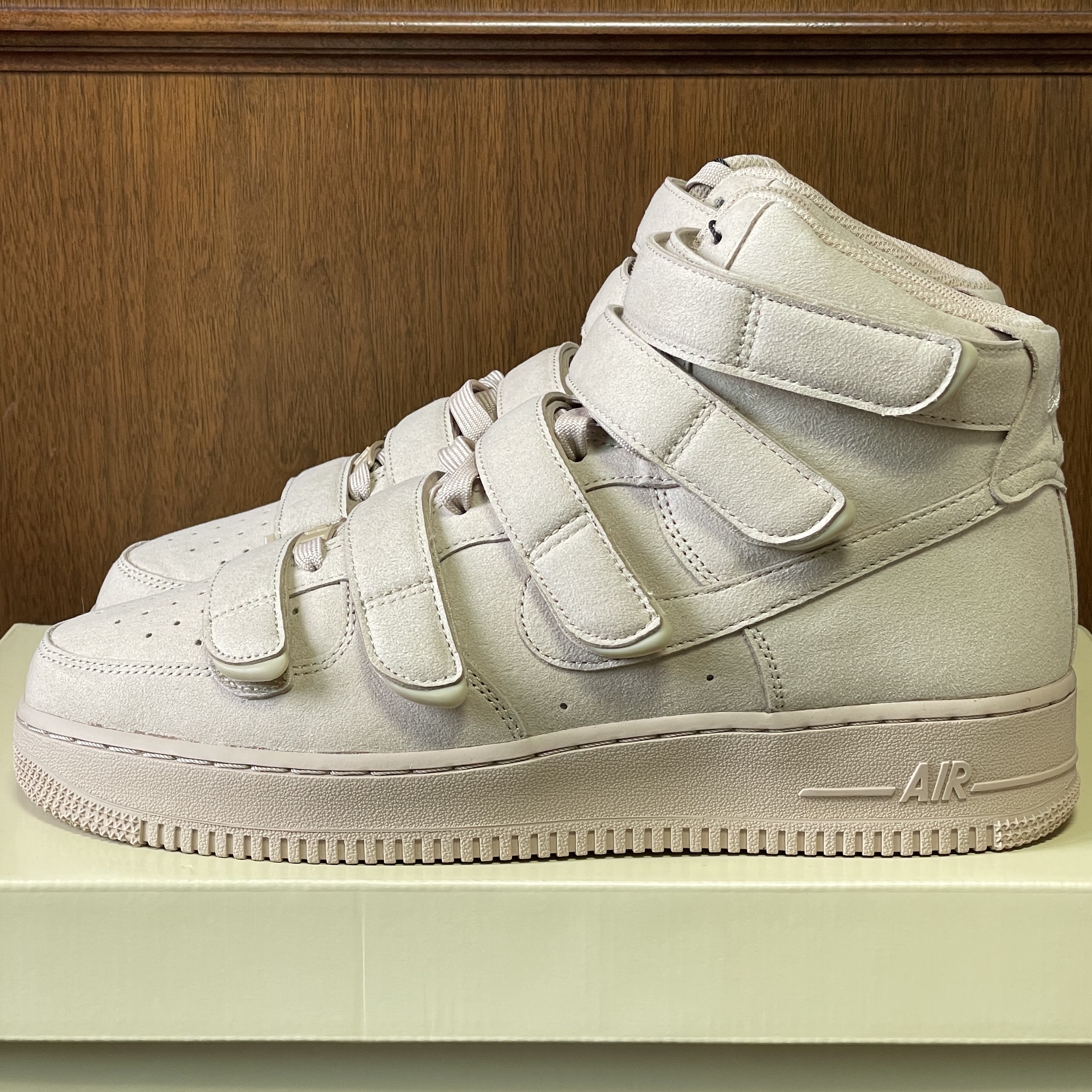 Nike x Billie Eilish Air Force 1 High '07 SP Mushroom 착용 스타일 - 1
