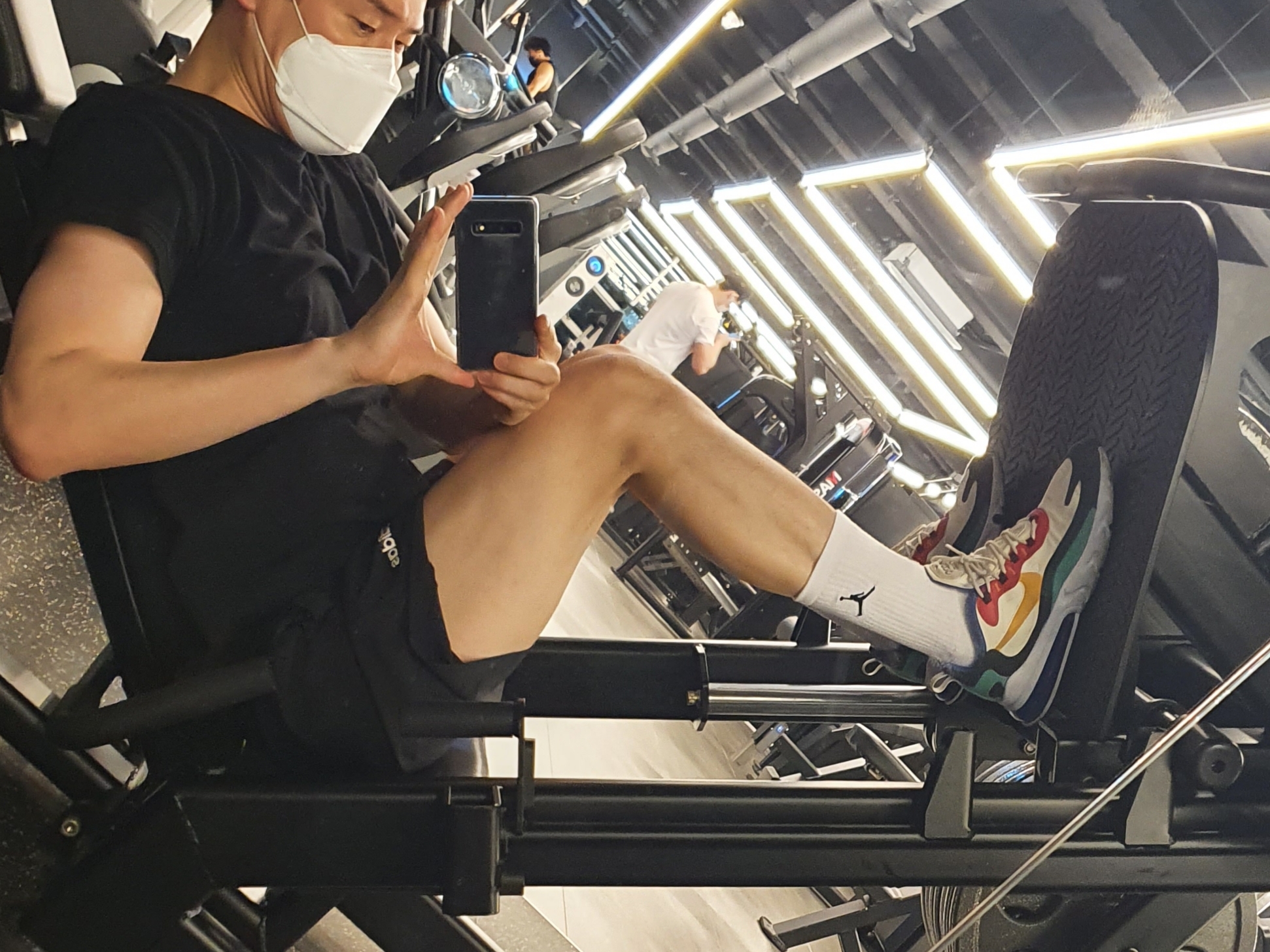 Nike Air Max 270 React Bauhaus 착용 스타일
