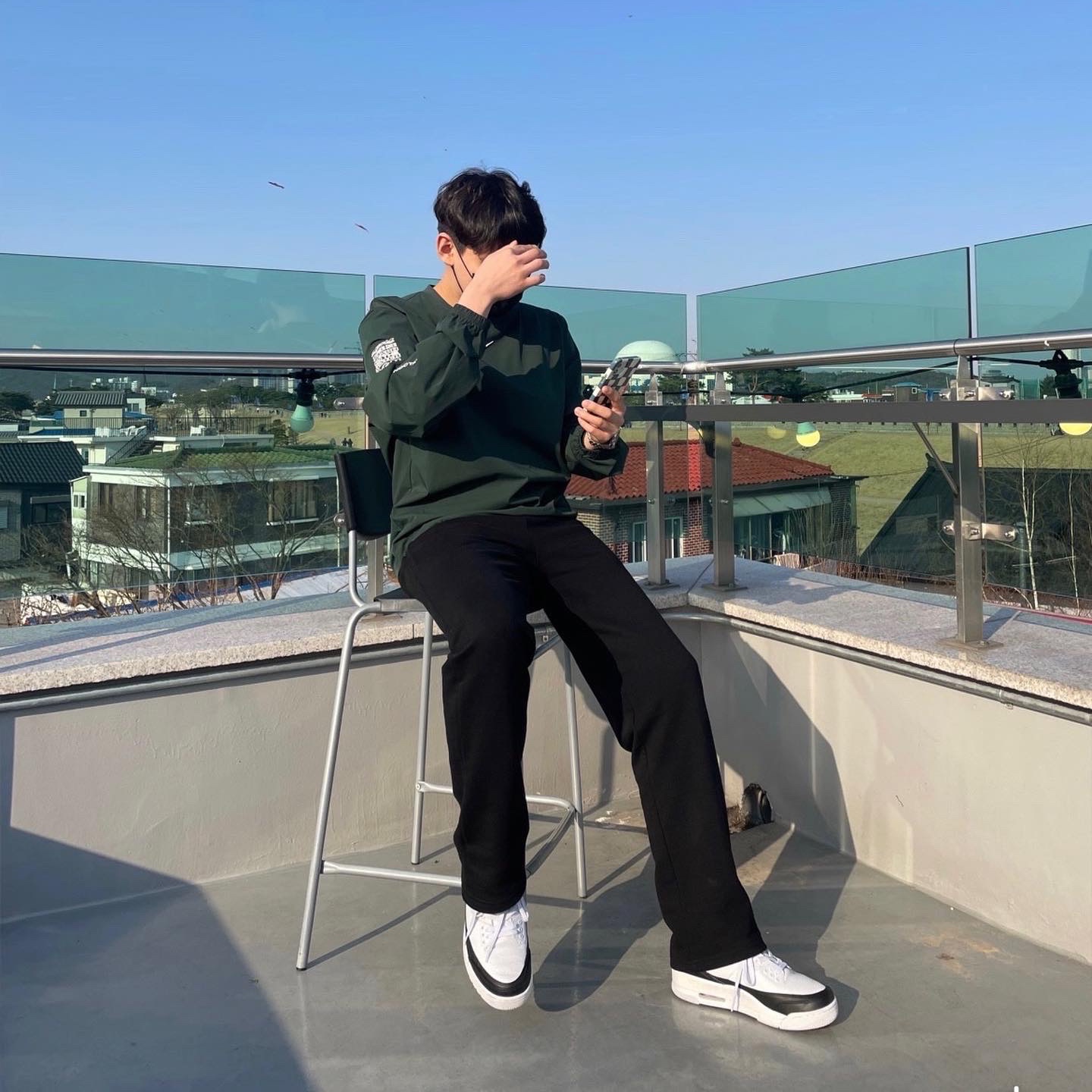 Jordan 3 x Fragment Retro SP White Black, Nike x Drake Nocta Golf Crewneck Top Green - US/EU 착용 스타일 - 1