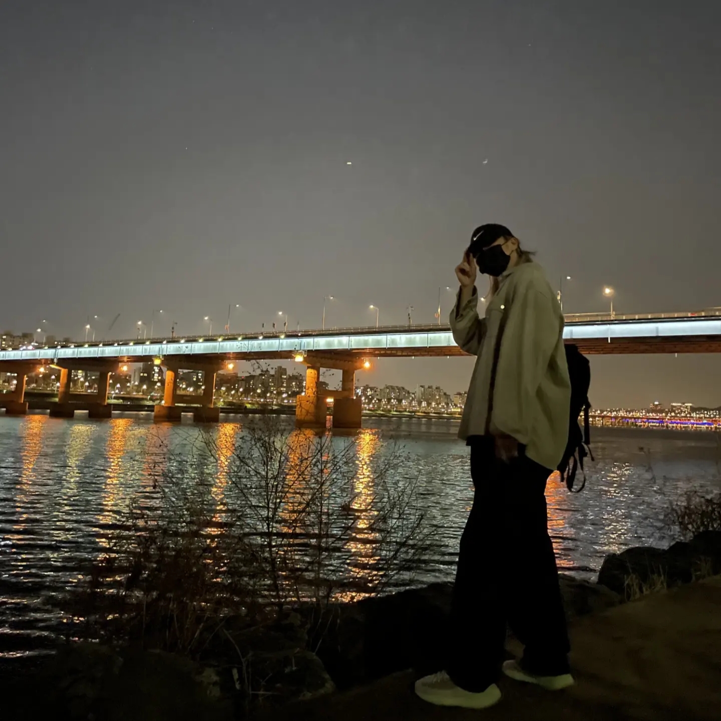 Adidas Yeezy Boost 380 Calcite Glow 착용 스타일