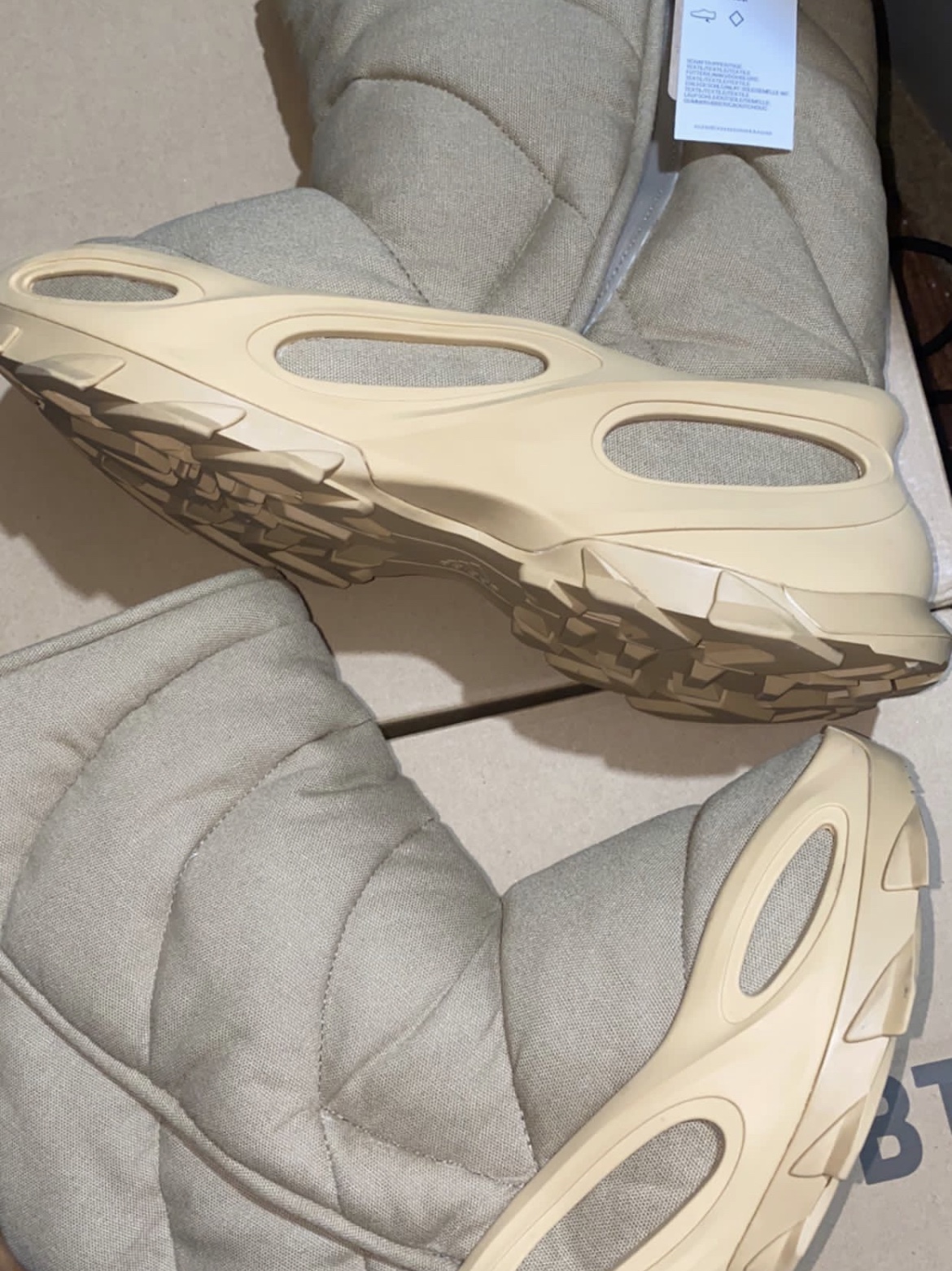 Adidas Yeezy NSLTD Boot Khaki 착용 스타일