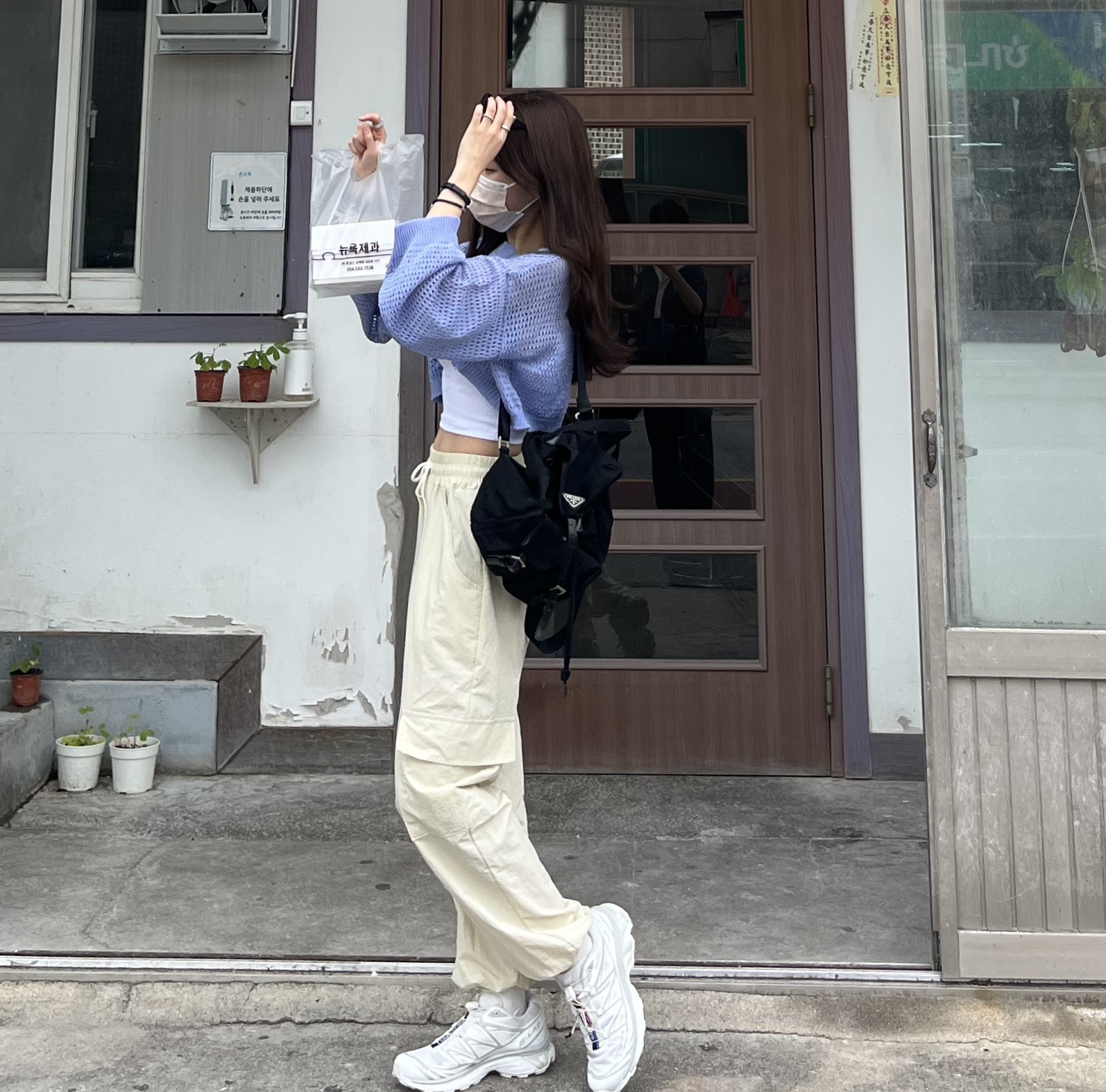Salomon XT-6 ADV White, Prada Nylon Backpack Black 착용 스타일 - 3