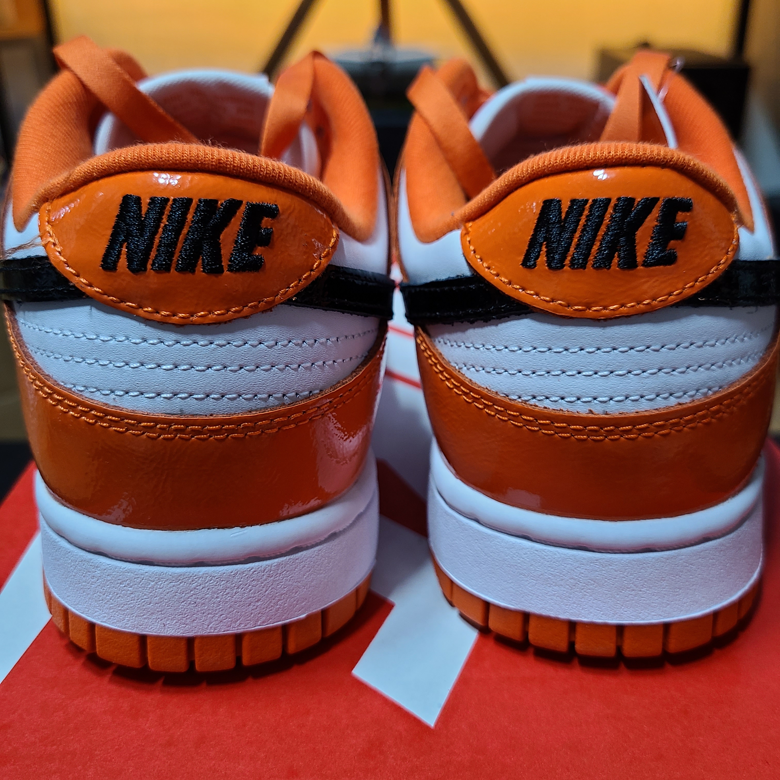 (W) Nike Dunk Low Essential Brilliant Orange 착용 스타일 - 2