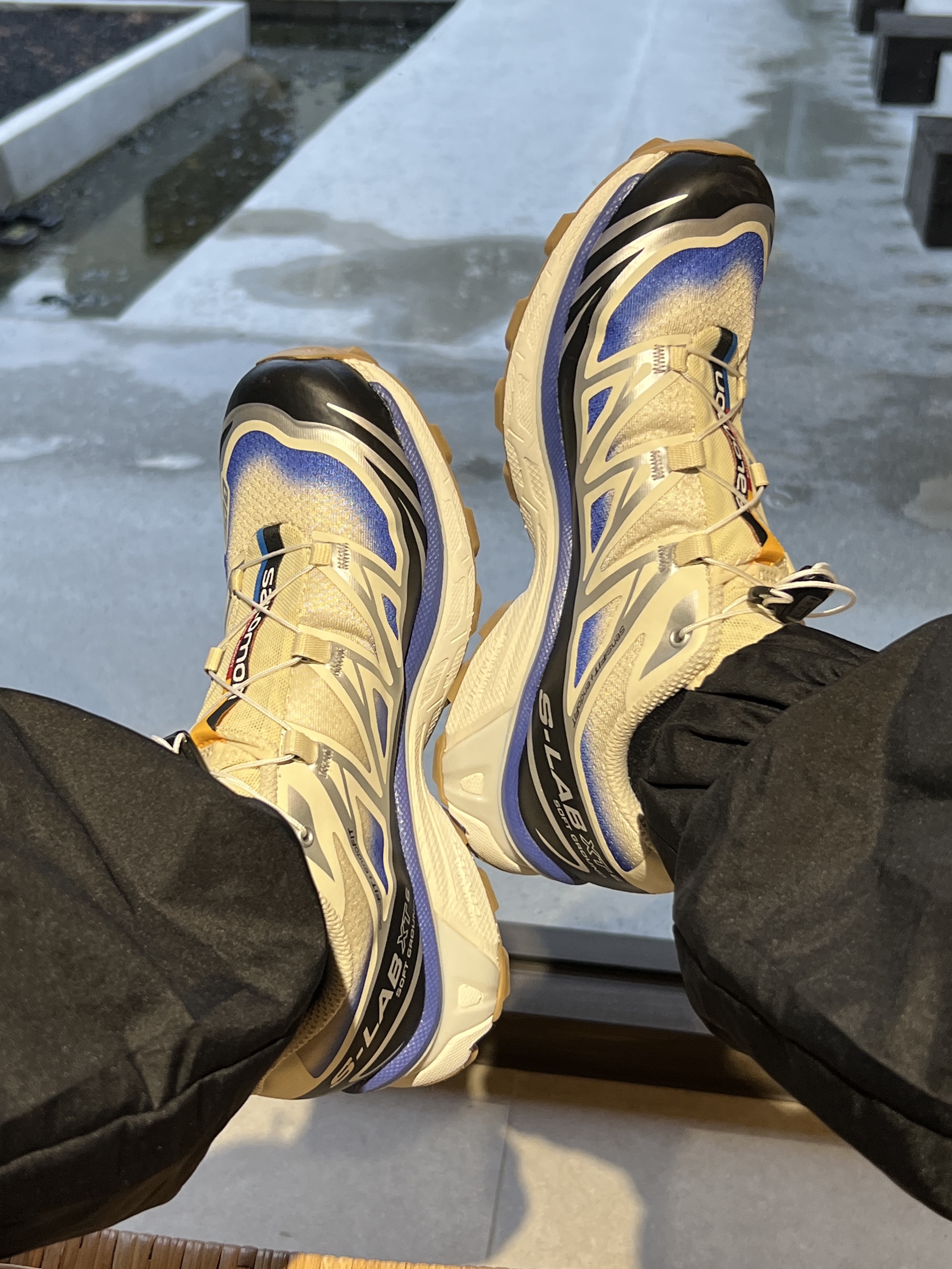 Salomon XT-6 Skyline Bleached Sand Dazzling Blue 착용 스타일