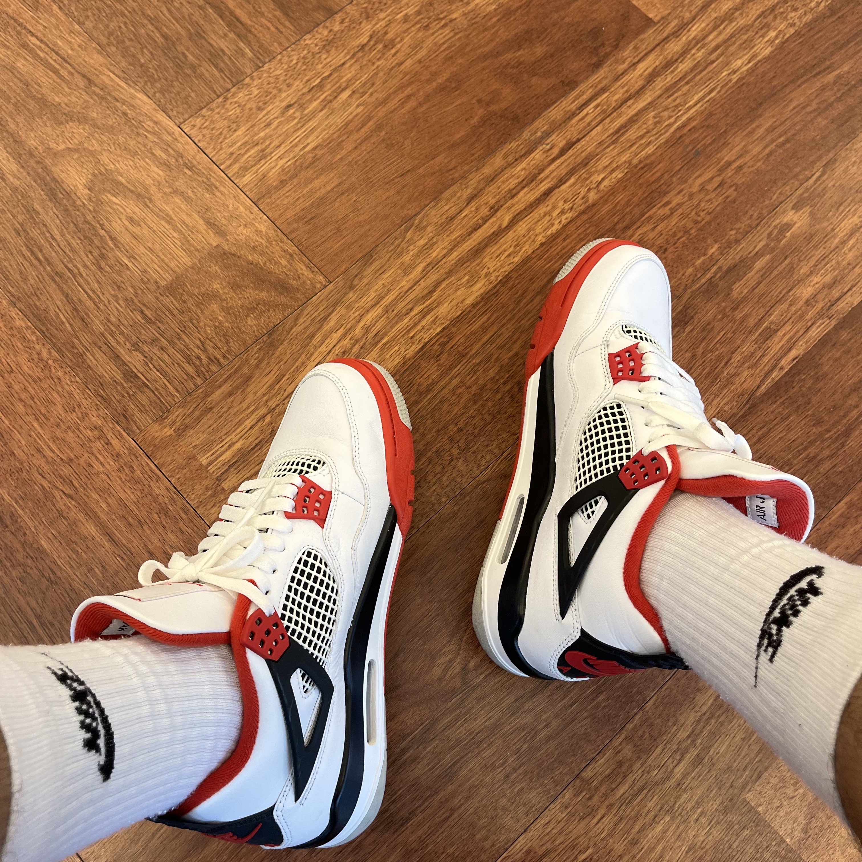 Jordan 4 Retro OG Fire Red 2020 착용 스타일