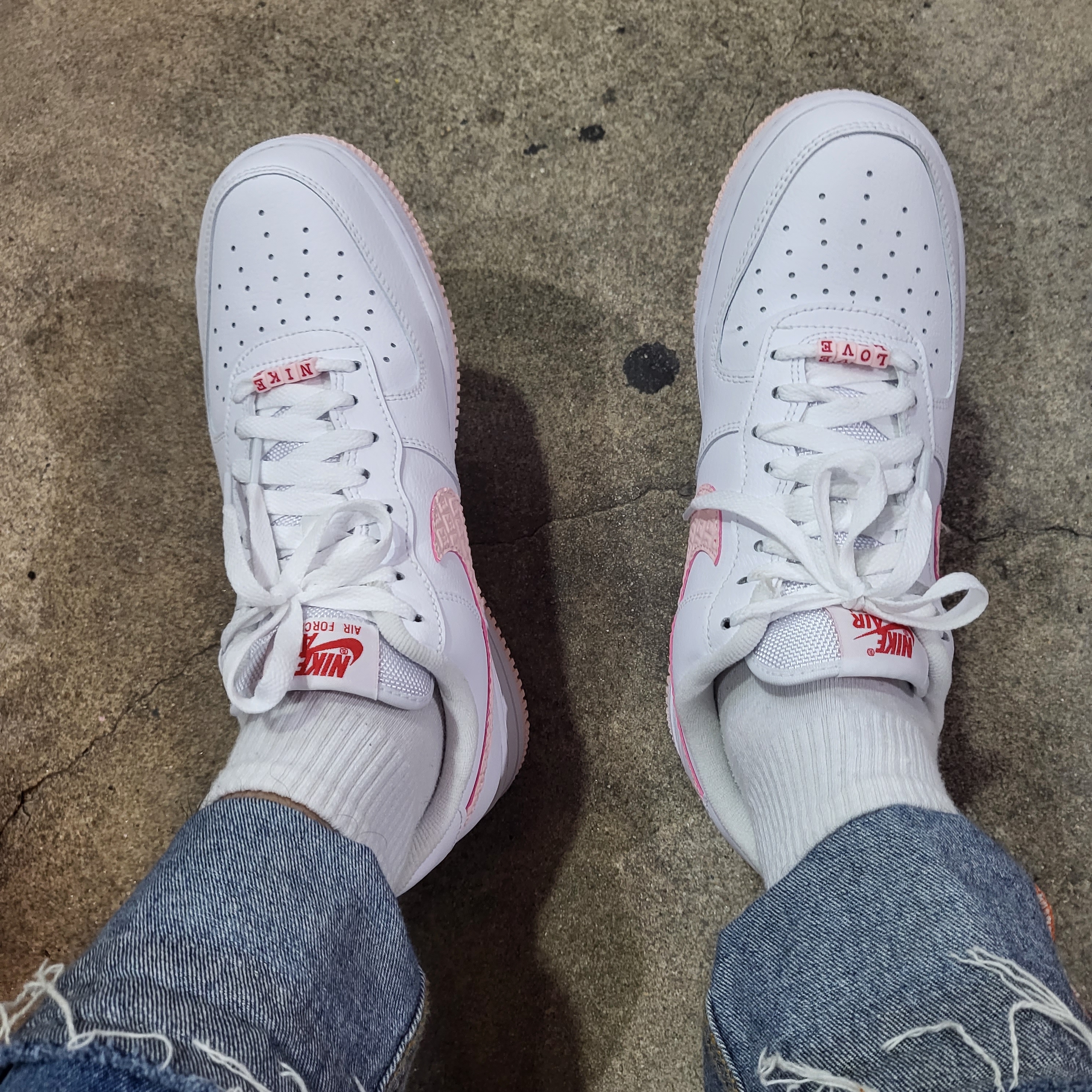 Nike Air Force 1 '07 Valentine's Day 2022 착용 스타일 - 2