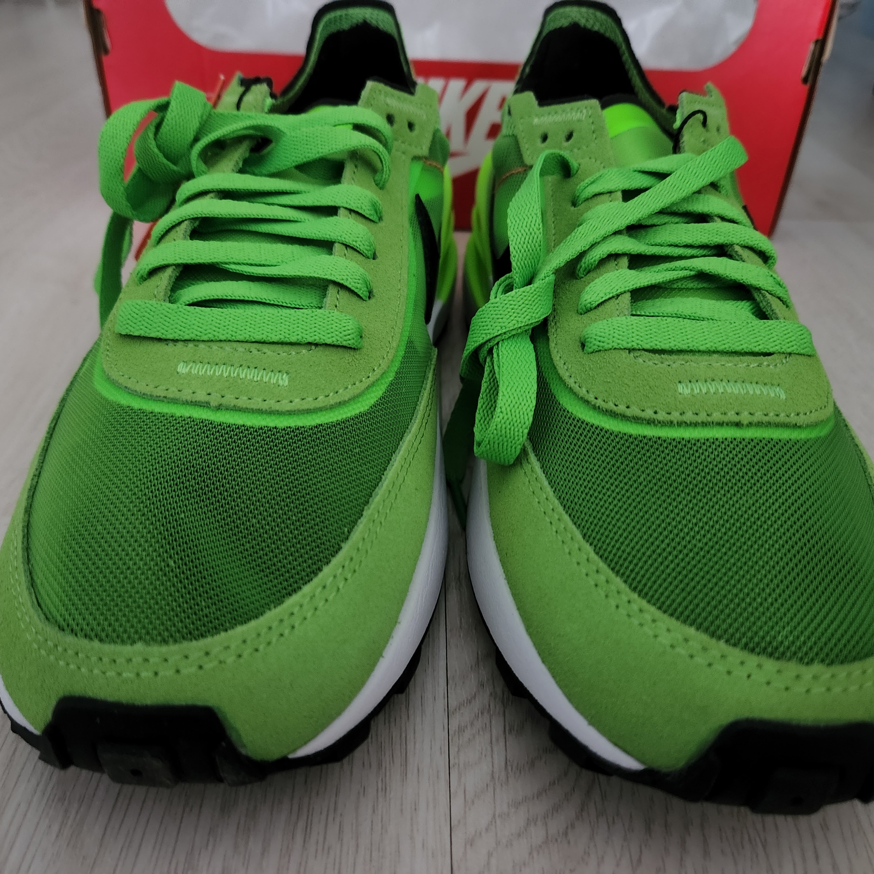 Nike Waffle One Electric Green 착용 스타일 - 3