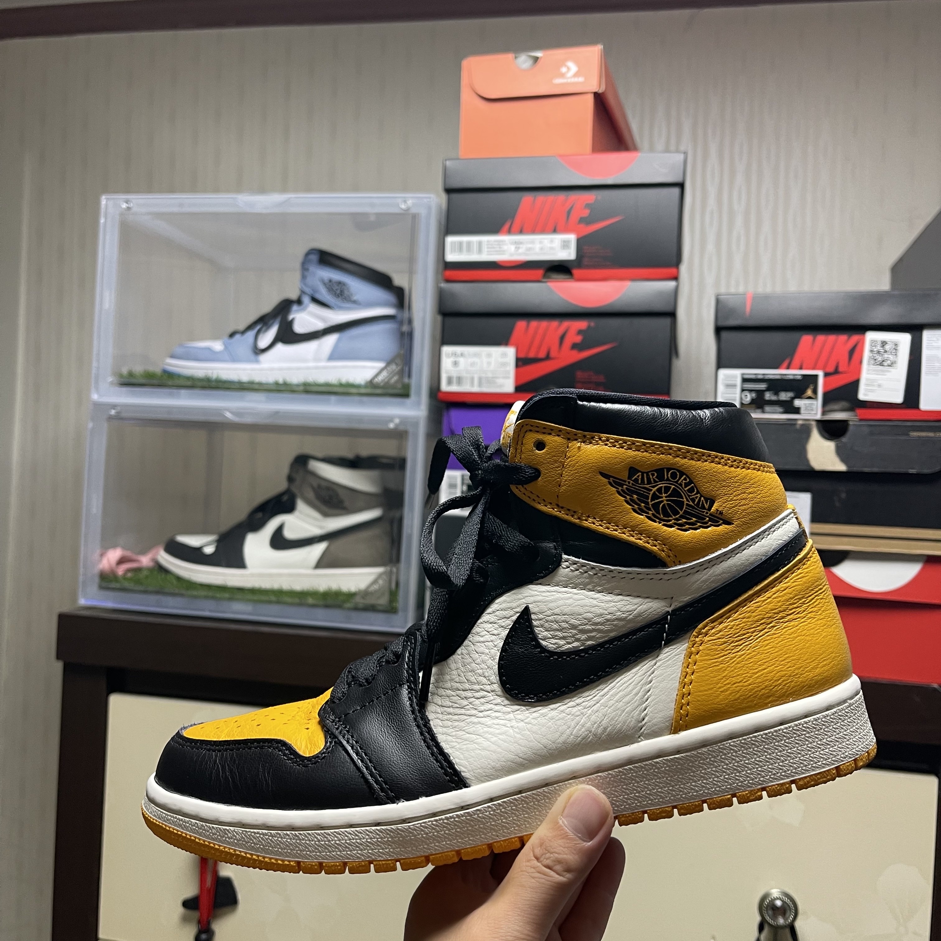 Jordan 1 Retro High OG Taxi, Jordan 1 Retro High OG Black Mocha 착용 스타일 - 1