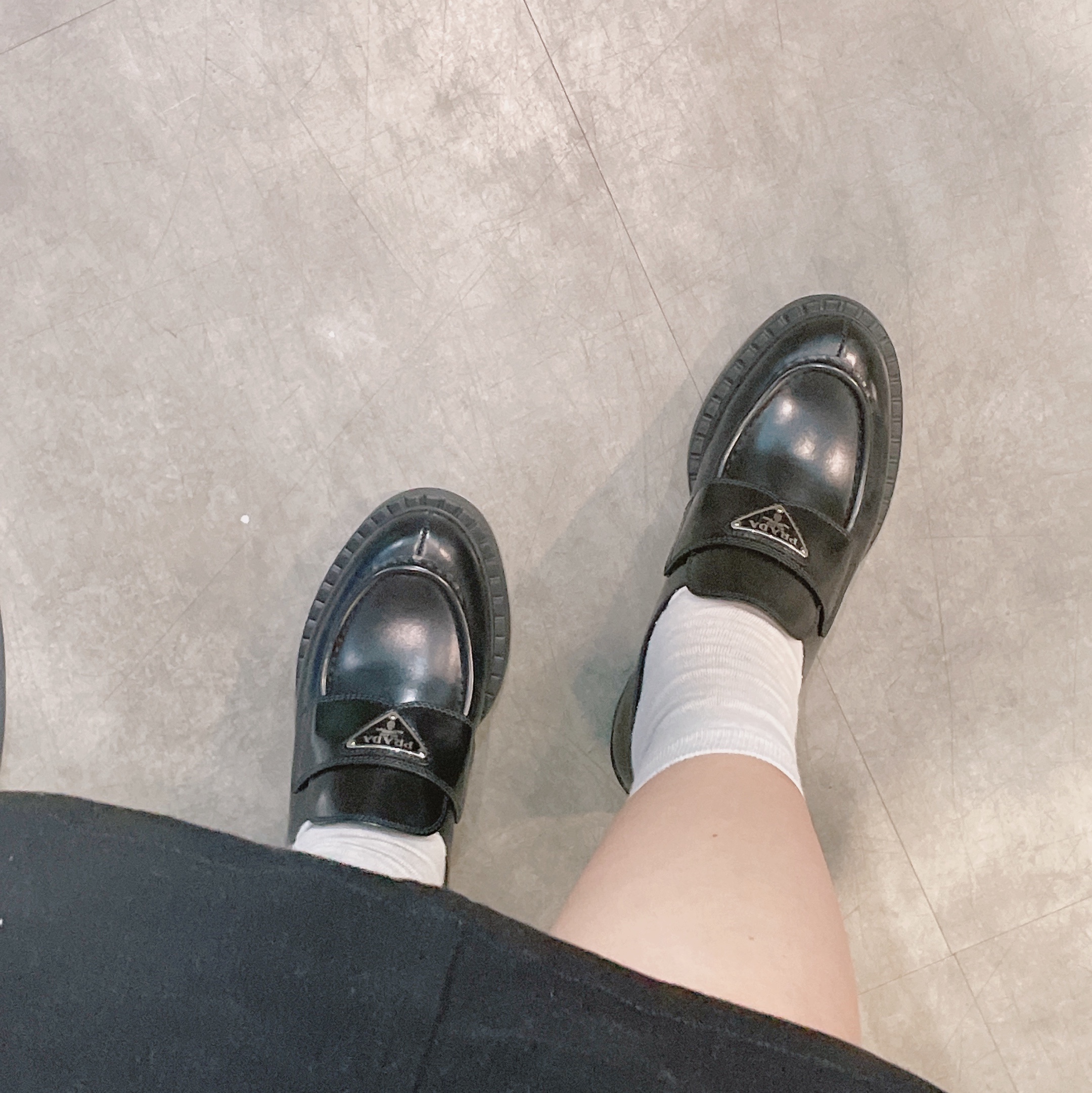 Prada Chocolate Brushed Leather Loafers Black 착용 스타일 - 1