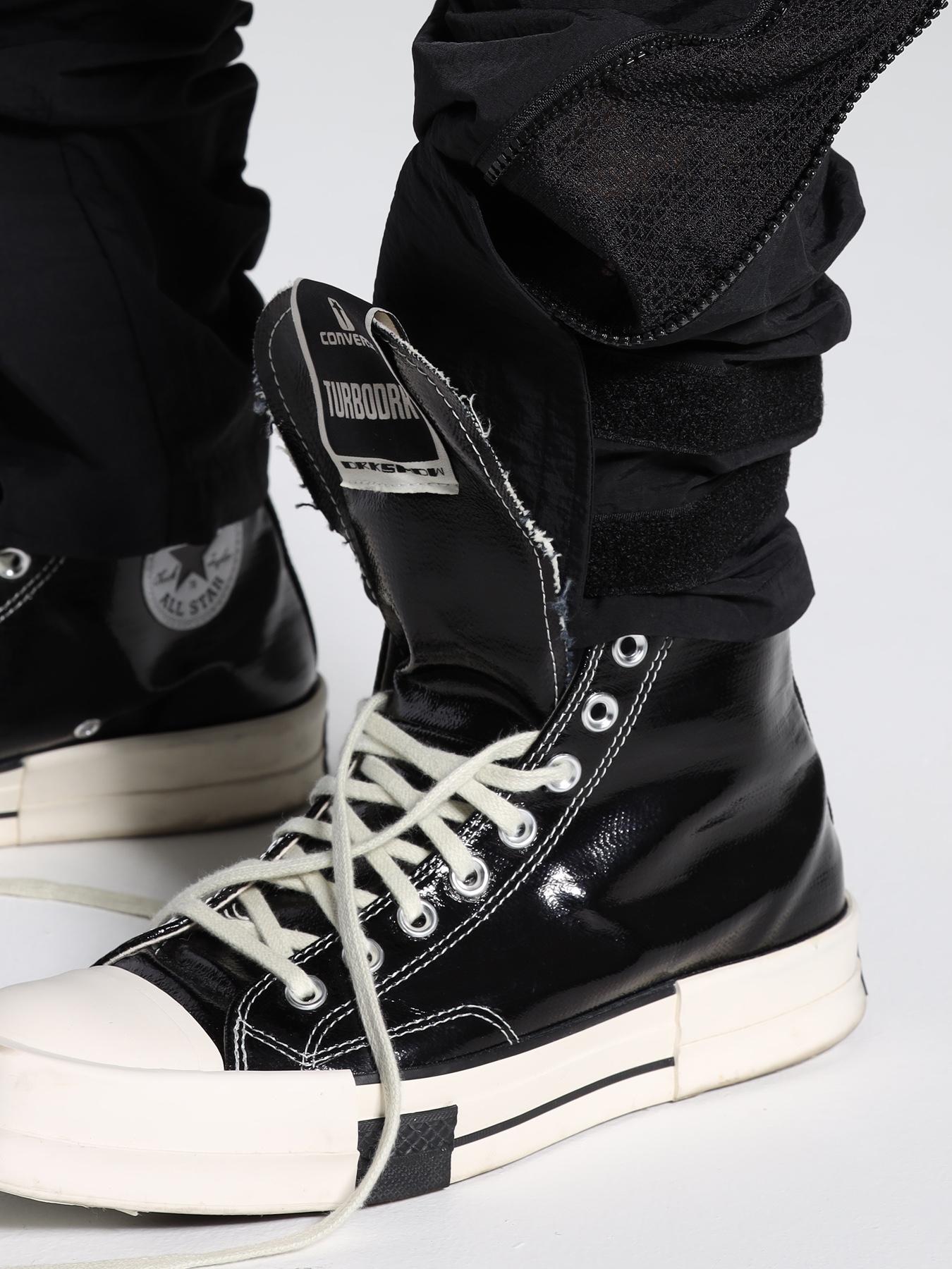 Converse x Drkshdw Turbodrk Chuck 70 Hi Black Lacquered Denim 착용 스타일 - 3