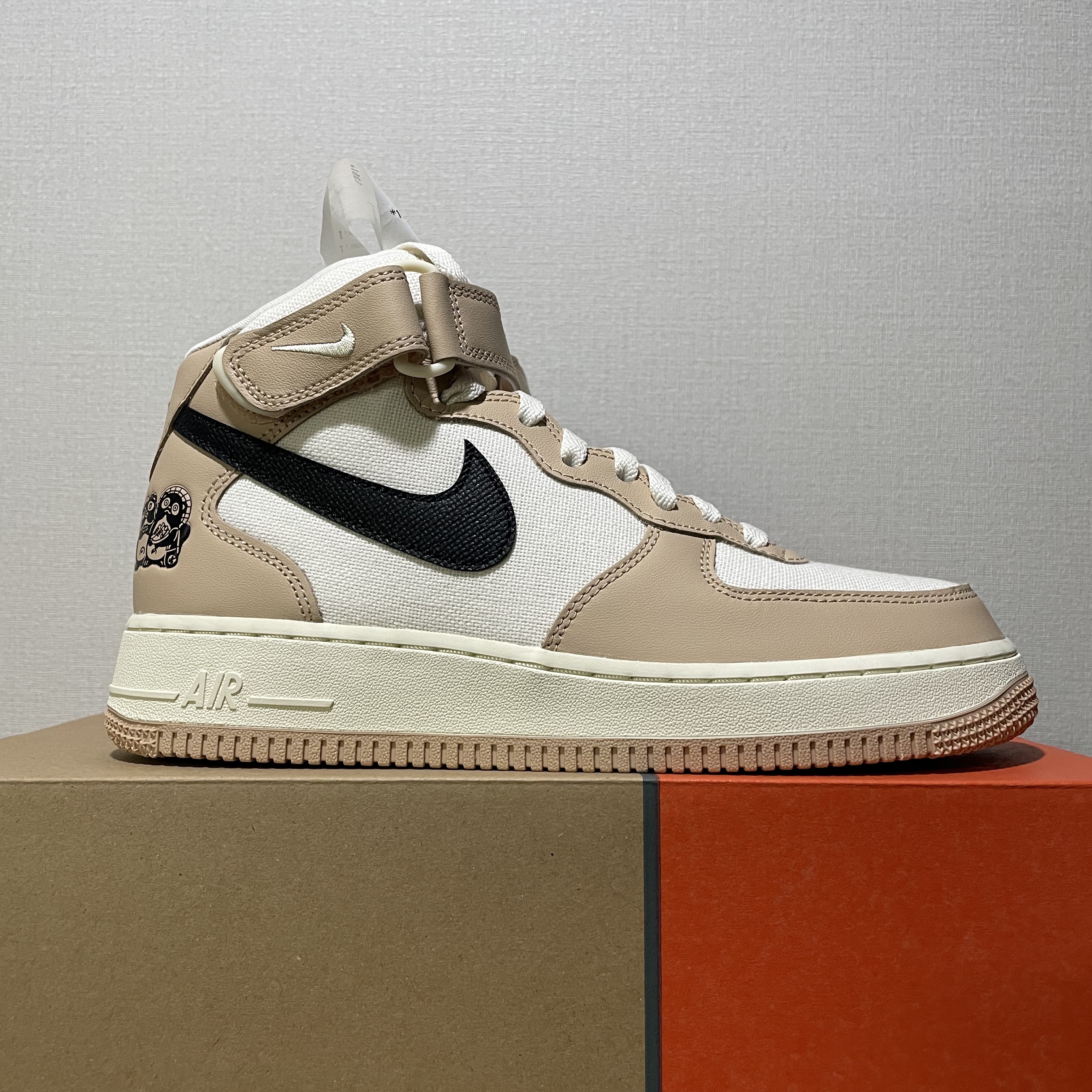 Nike Air Force 1 Mid '07 LX Pale Ivory and Shimmer 착용 스타일 - 1