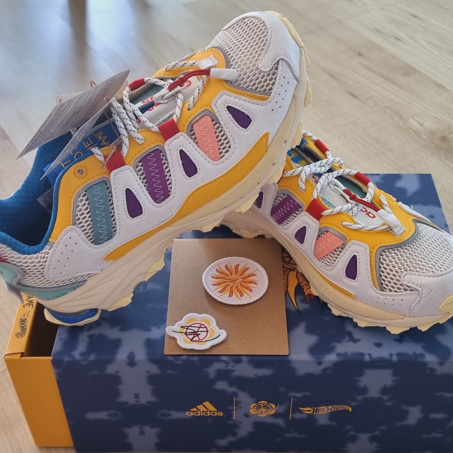 Adidas x Sean Wotherspoon x Hot Wheels Superturf Adventure White Bold Gold 착용 스타일 - 1