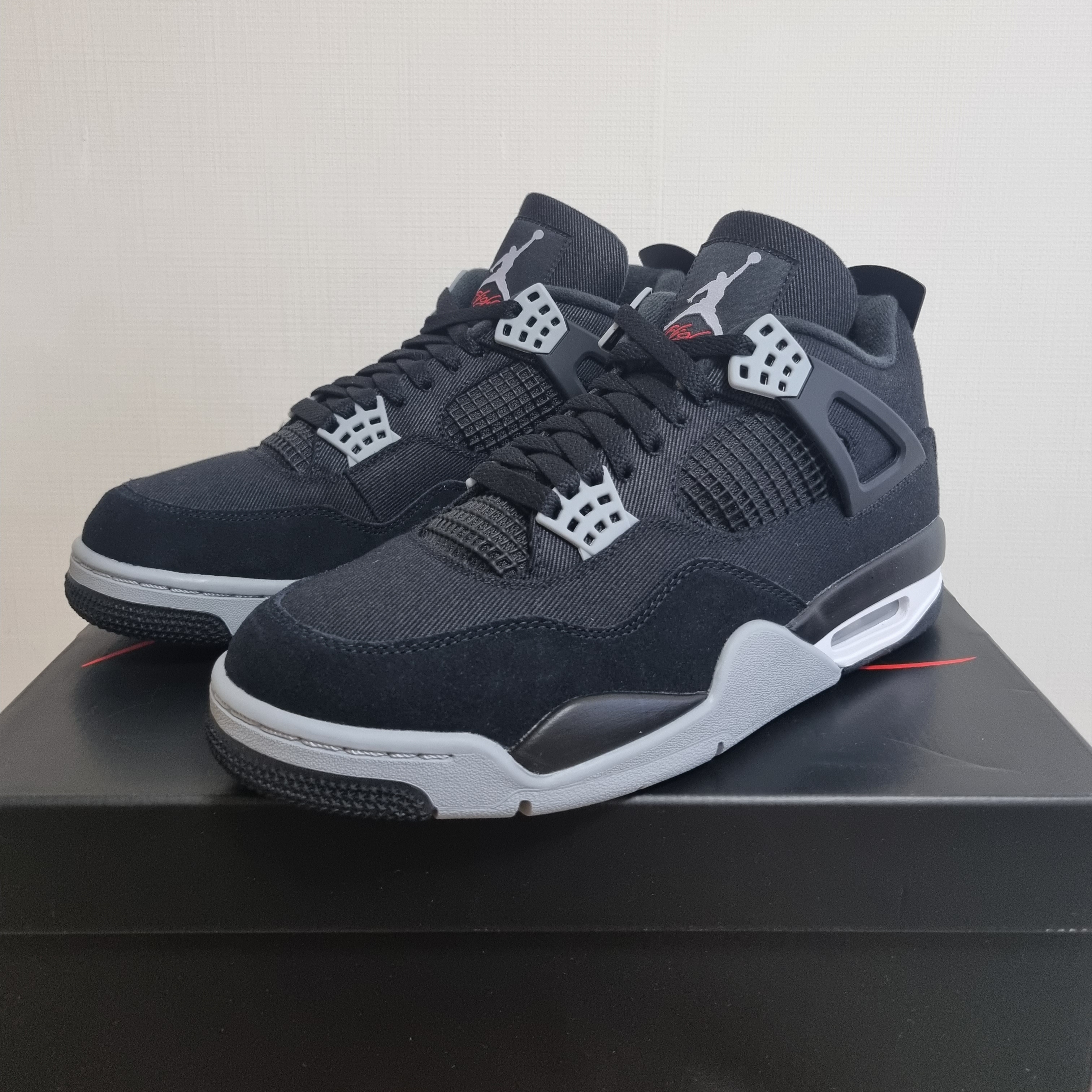 Jordan 4 Retro SE Black and Light Steel 착용 스타일 - 3