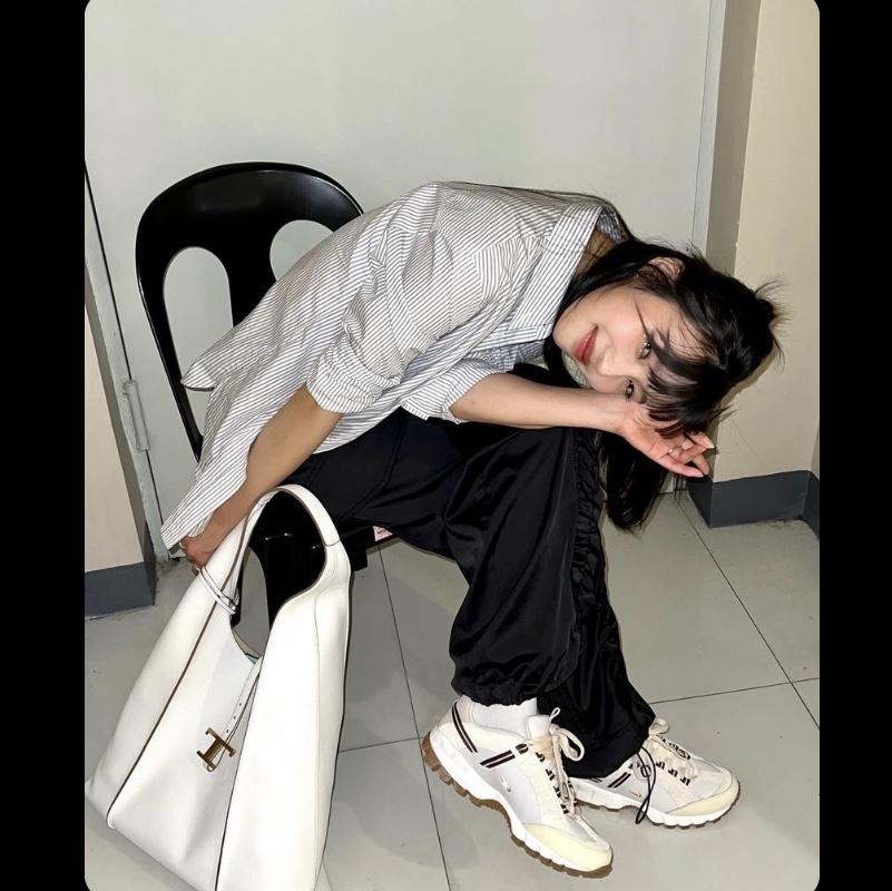 Nike x Jacquemus Air Humara LX Light Bone and Gold 착용 스타일 - 3
