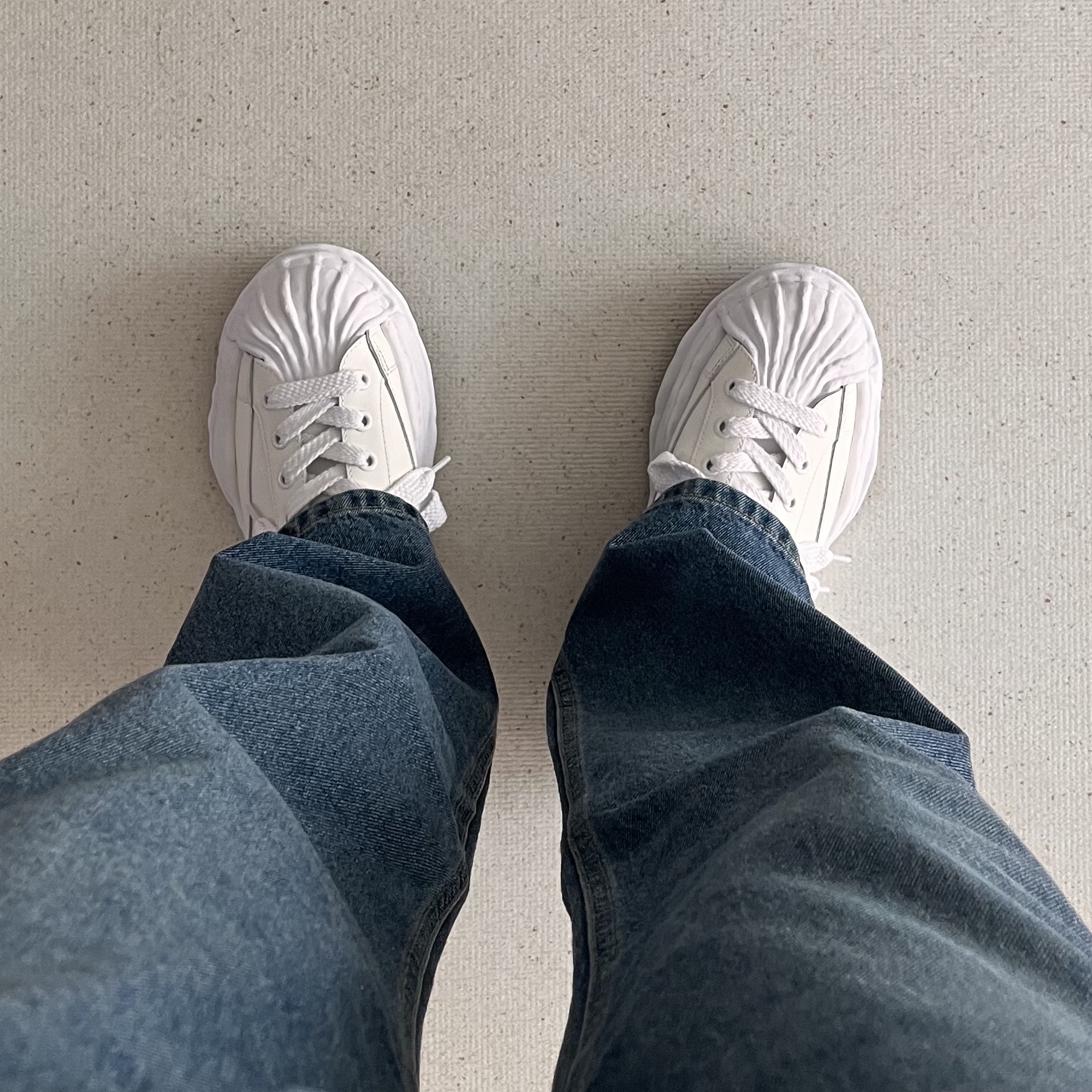 Maison Mihara Yasuhiro Blakey OG Sole Leather Low-top Sneakers White 착용 스타일