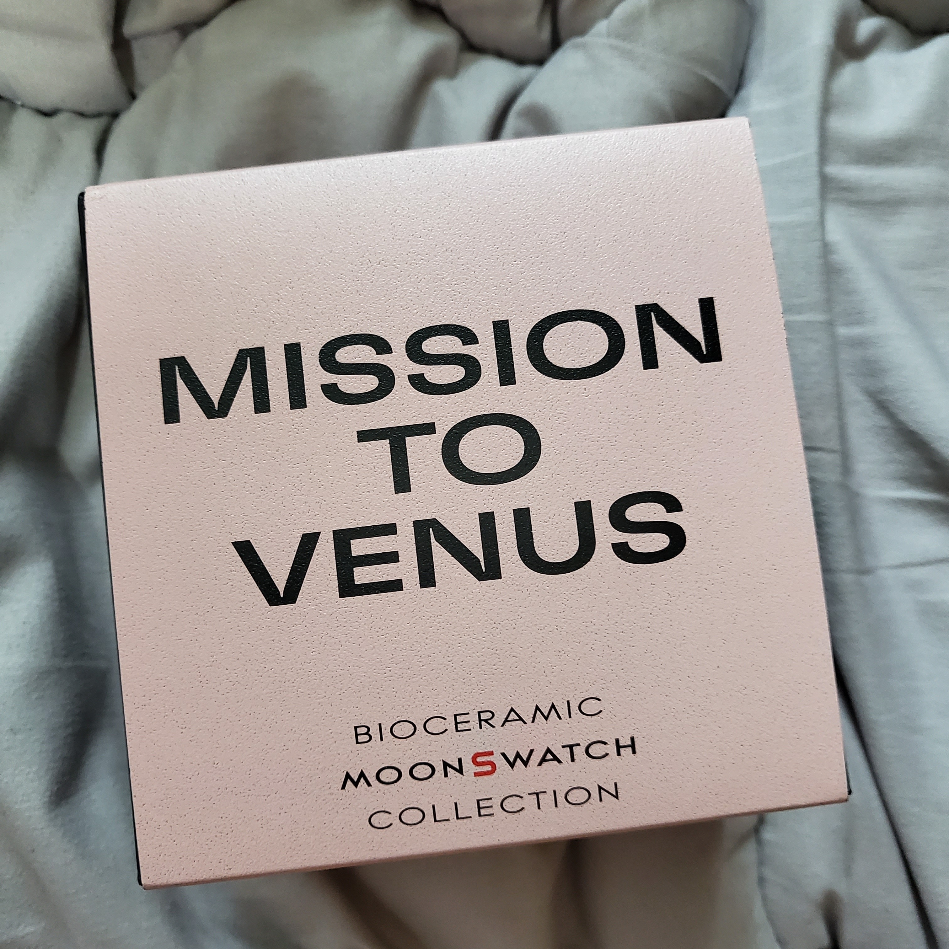 Swatch x Omega Bioceramic MoonSwatch Mission To Venus 착용 스타일 - 4