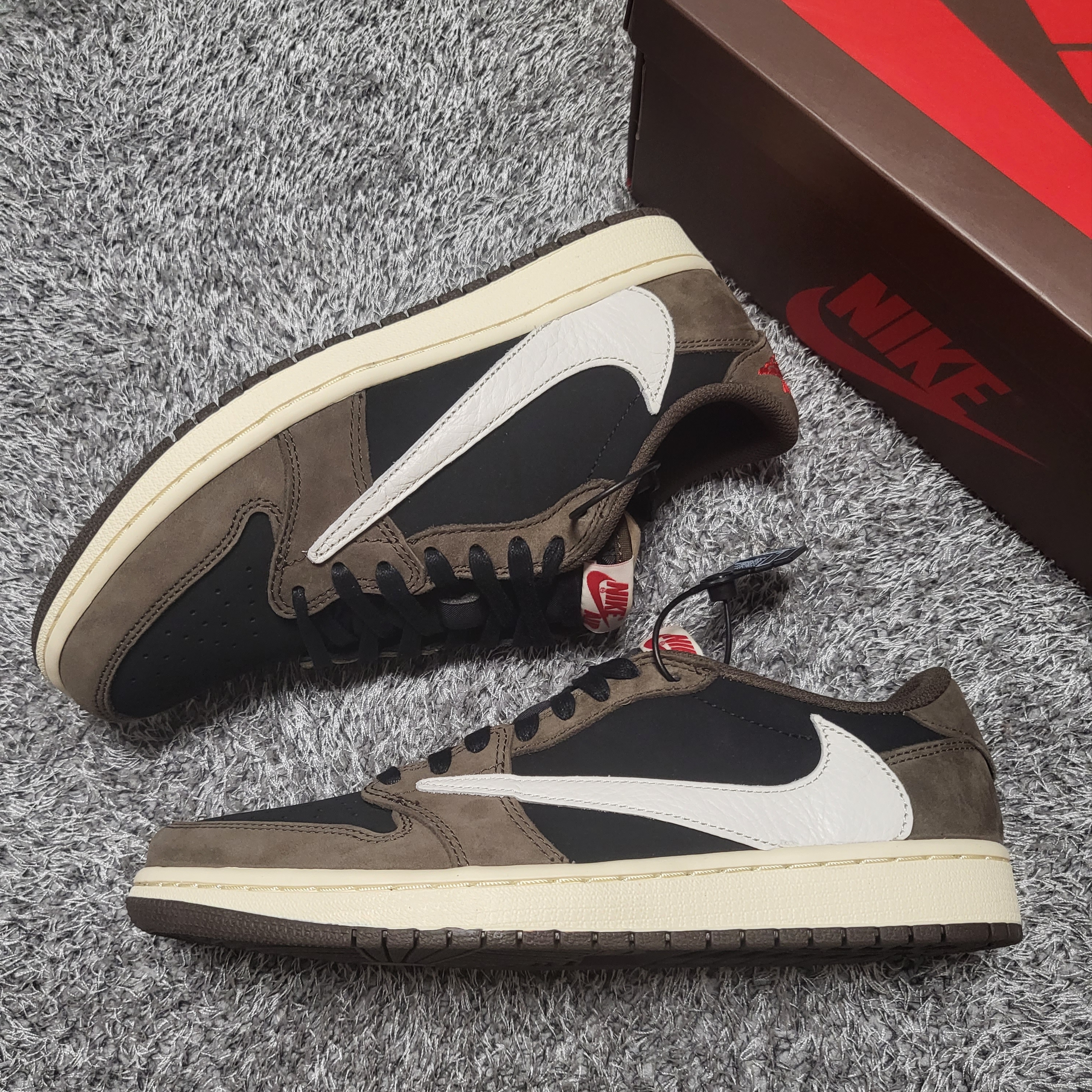 Jordan 1 x Travis Scott Retro Low OG SP Mocha 착용 스타일
