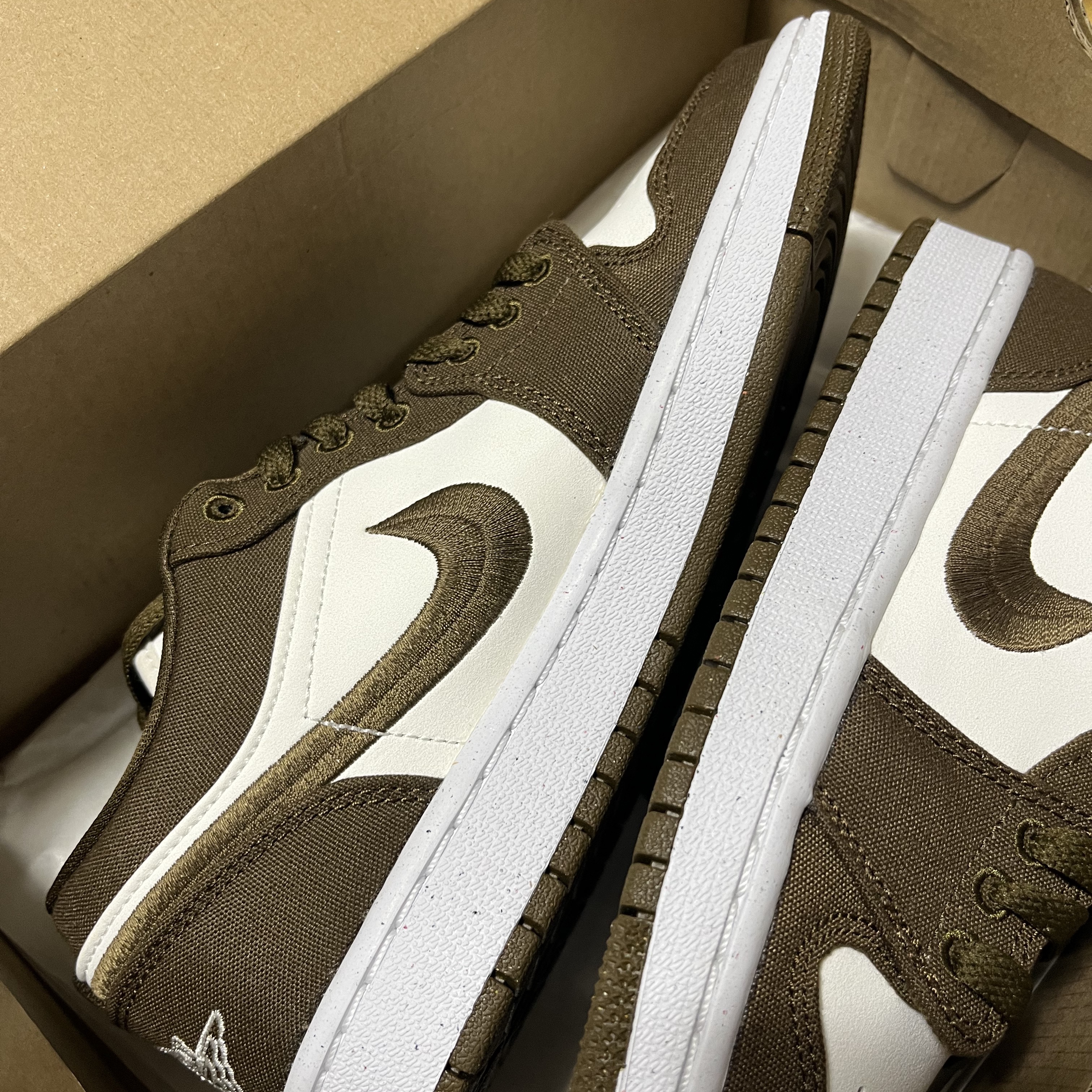 (W) Jordan 1 Low SE Light Olive 착용 스타일