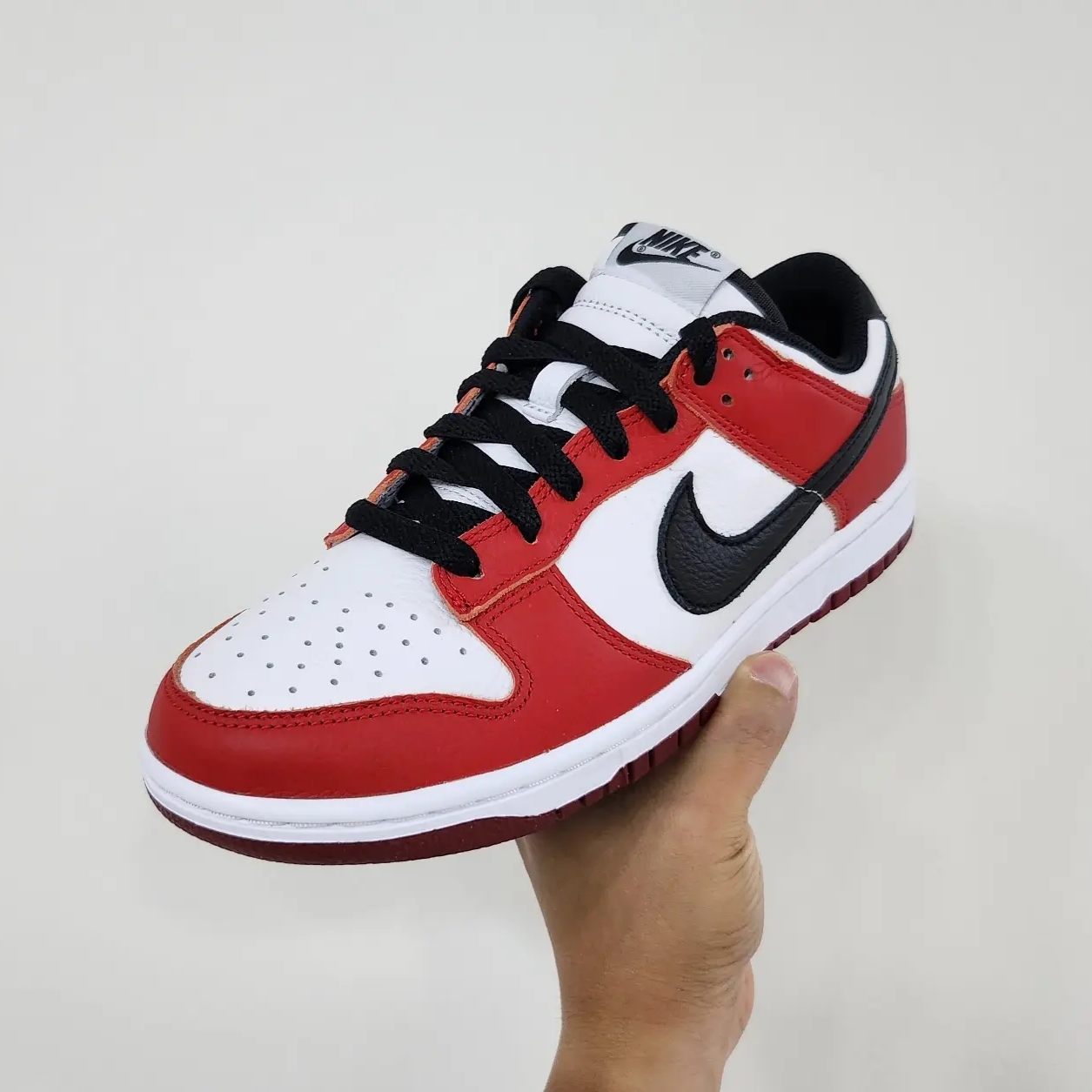 Jordan 1 Low Golf Chicago, Nike SB Dunk Low Pro Chicago 착용 스타일 - 1