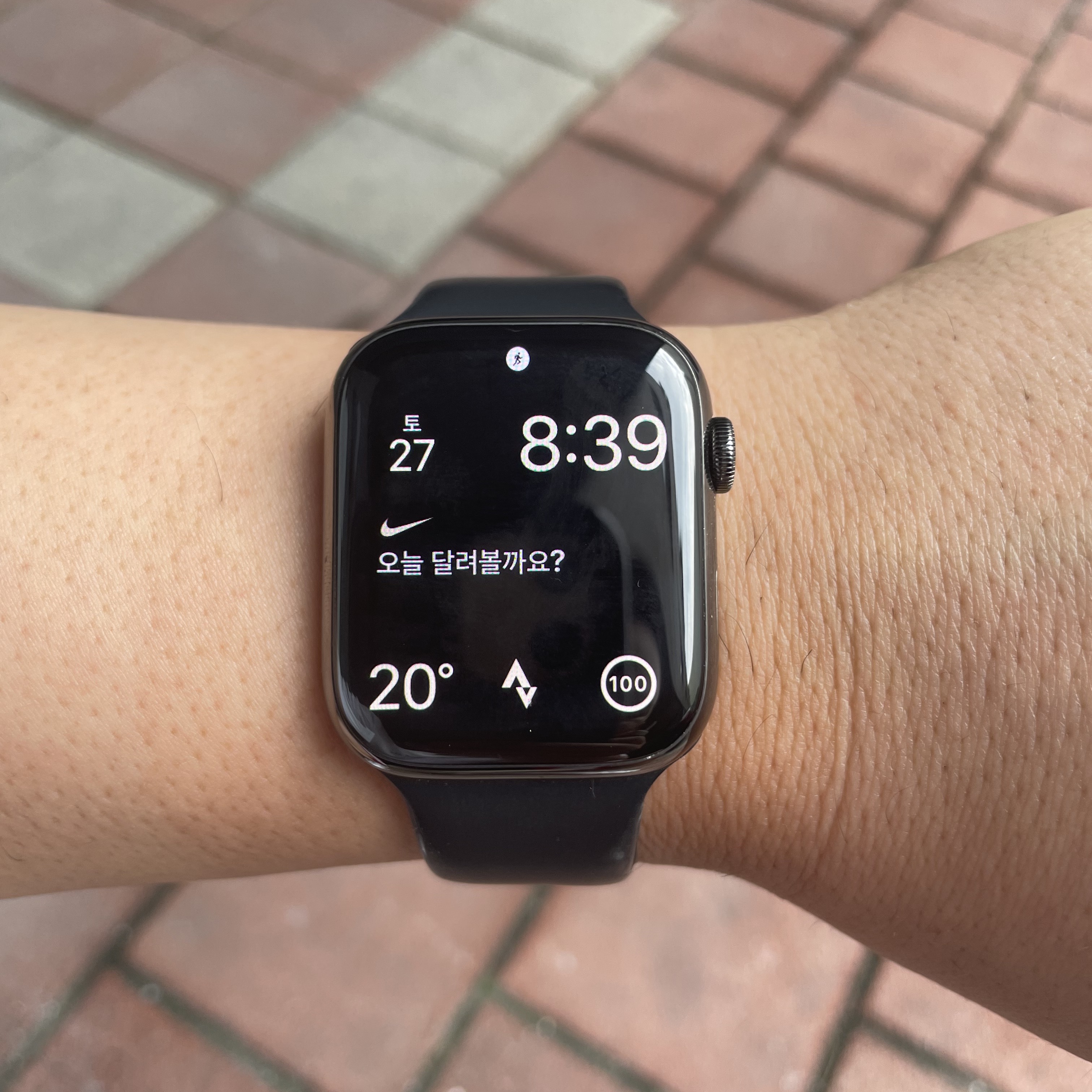 Apple Watch Series 7 45mm Cellular Midnight Aluminum Case with Sport Band Midnight (Korean Ver.) 착용 스타일