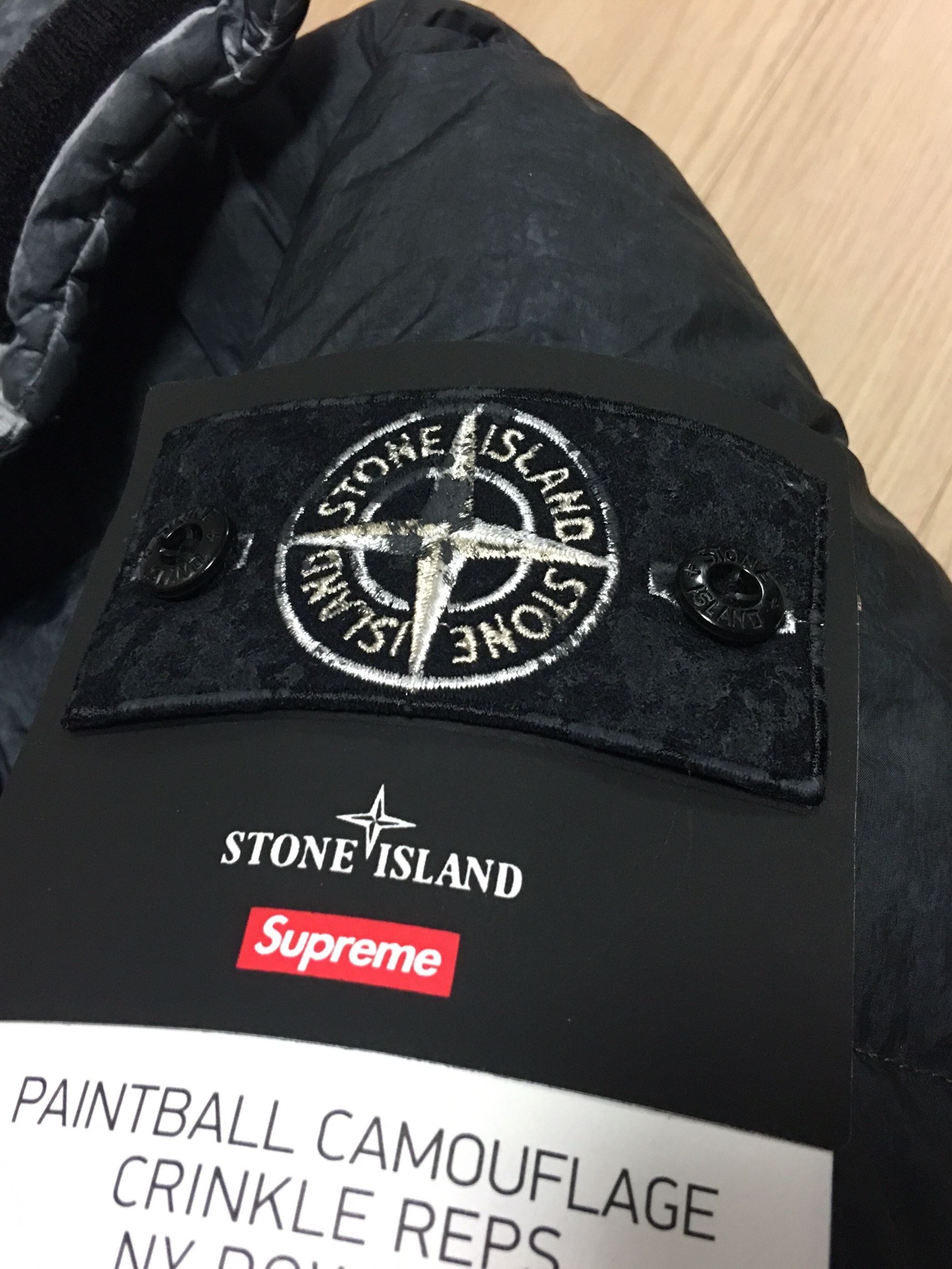 Supreme x Stone Island Painted Camo Crinkle Down Jacket Black - 20FW 착용 스타일 - 4