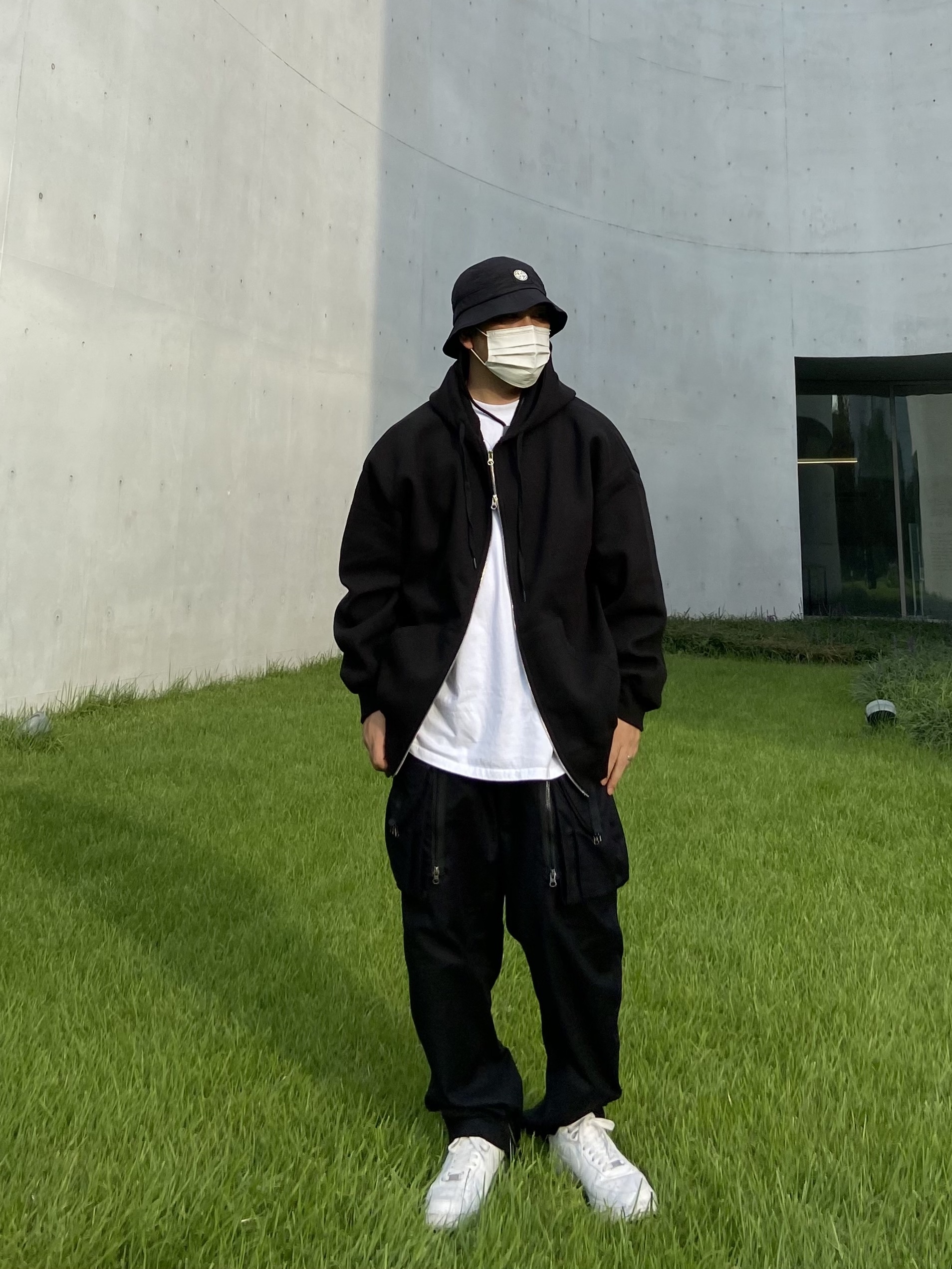 Nike Air Force 1 '07 Low White, Nike ACG Cargo Pants Black 착용 스타일 - 2