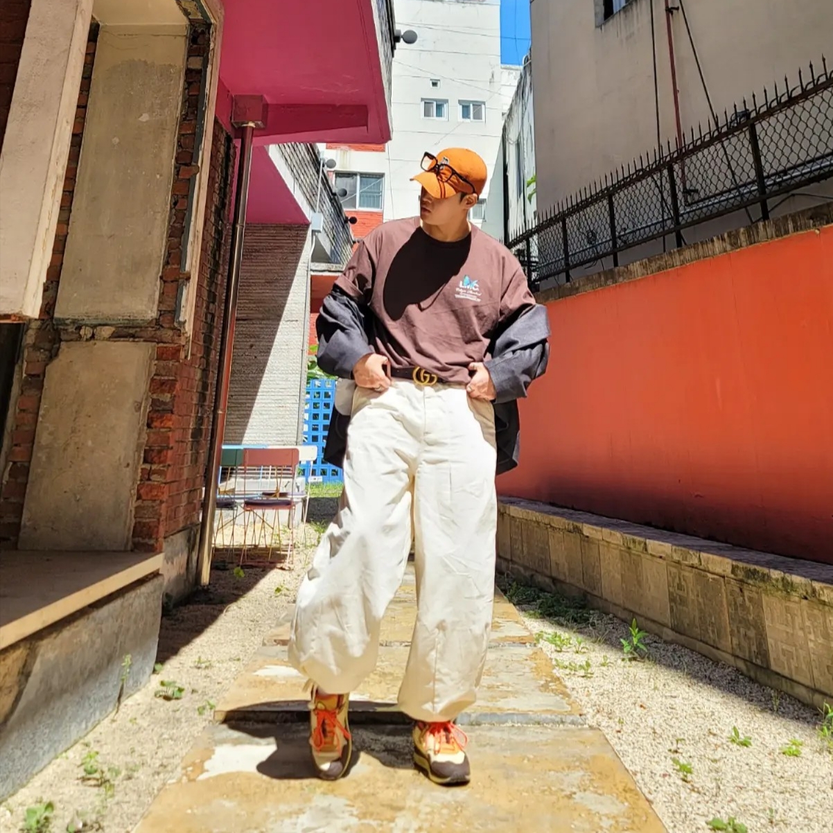 Nike x Travis Scott Air Max 1 Cact.us Brown 착용 스타일 - 2