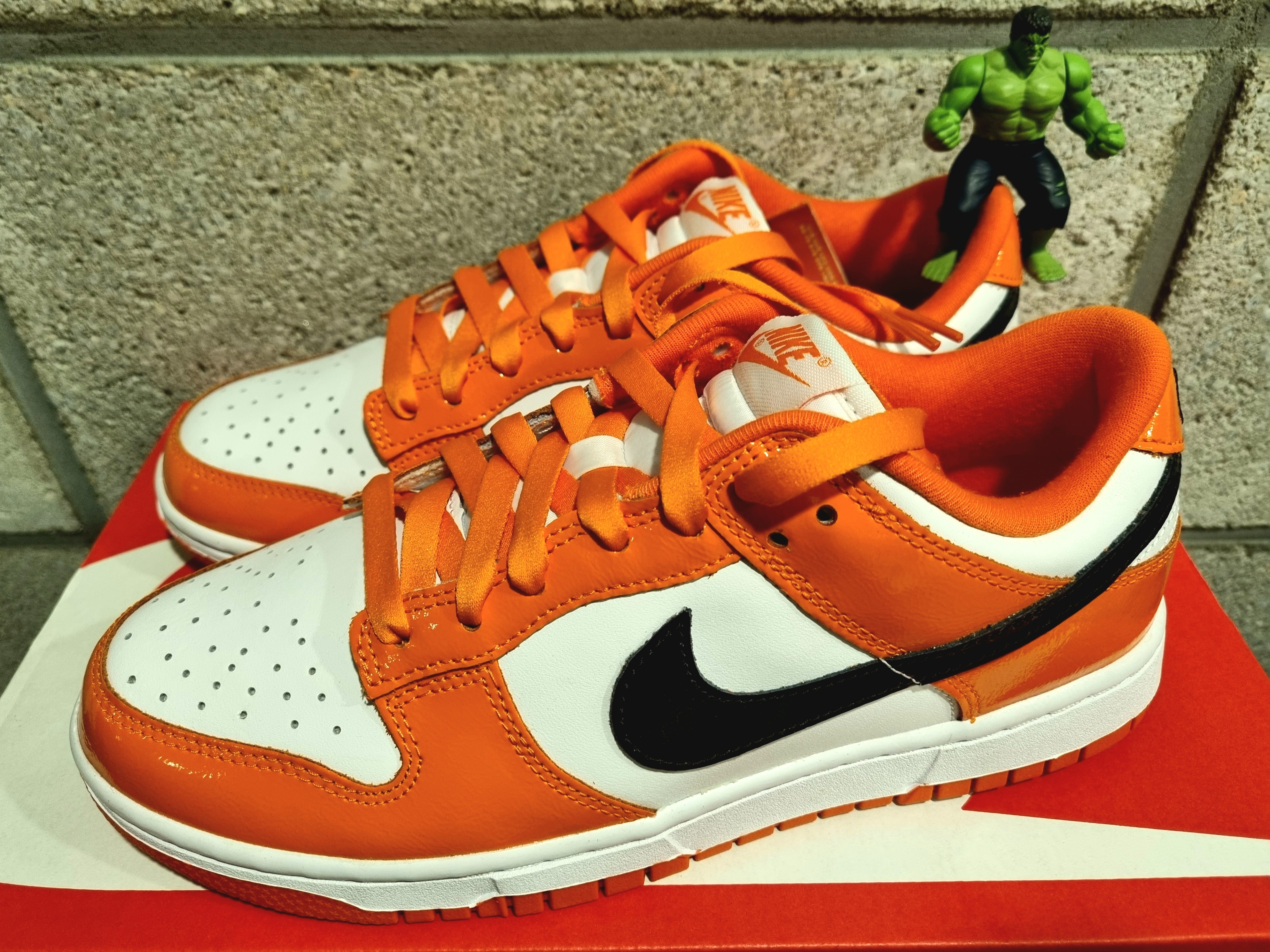 (W) Nike Dunk Low Essential Brilliant Orange 착용 스타일 - 1