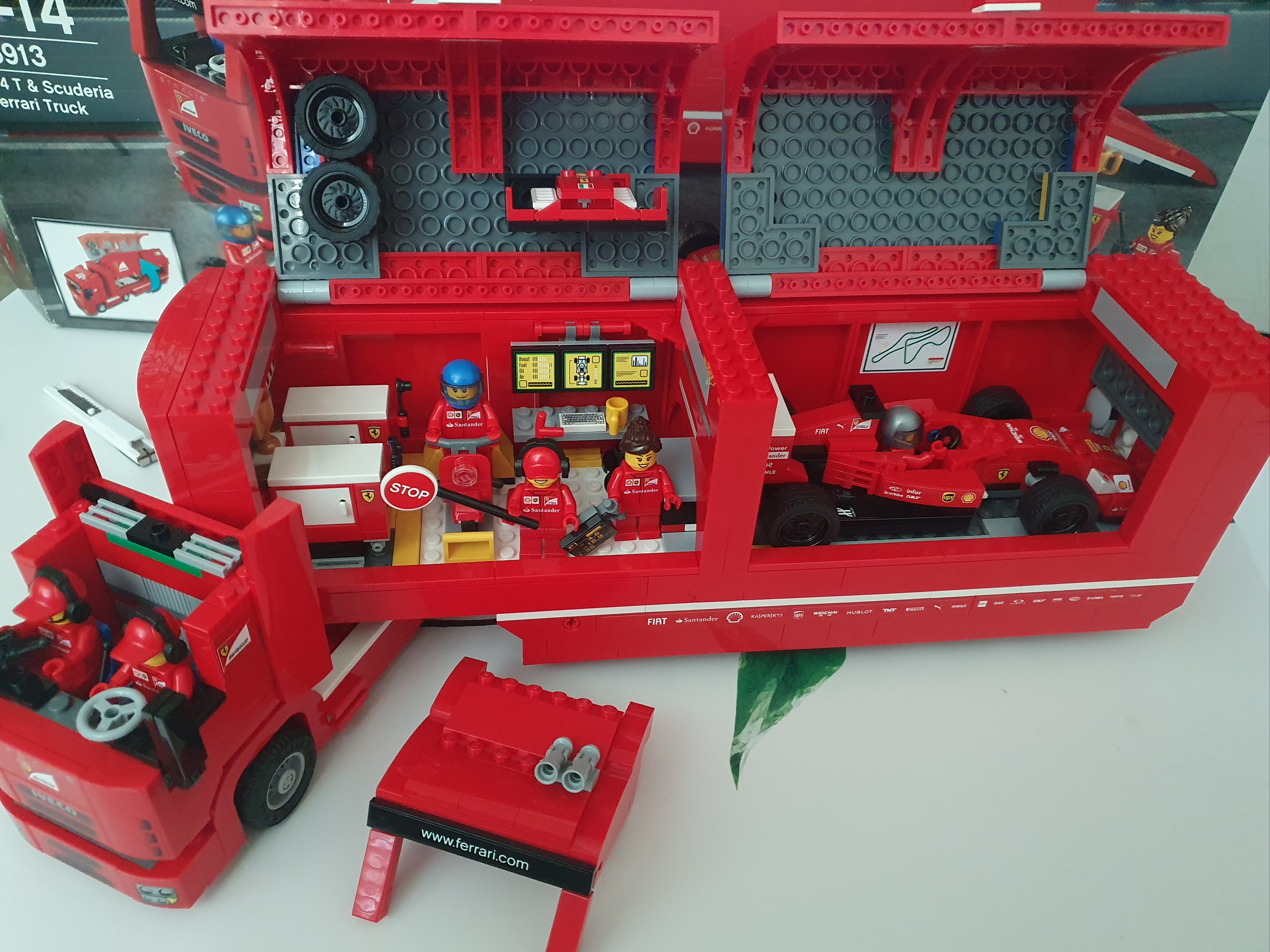 Lego F14 T & Scuderia Ferrari Truck 착용 스타일 - 2