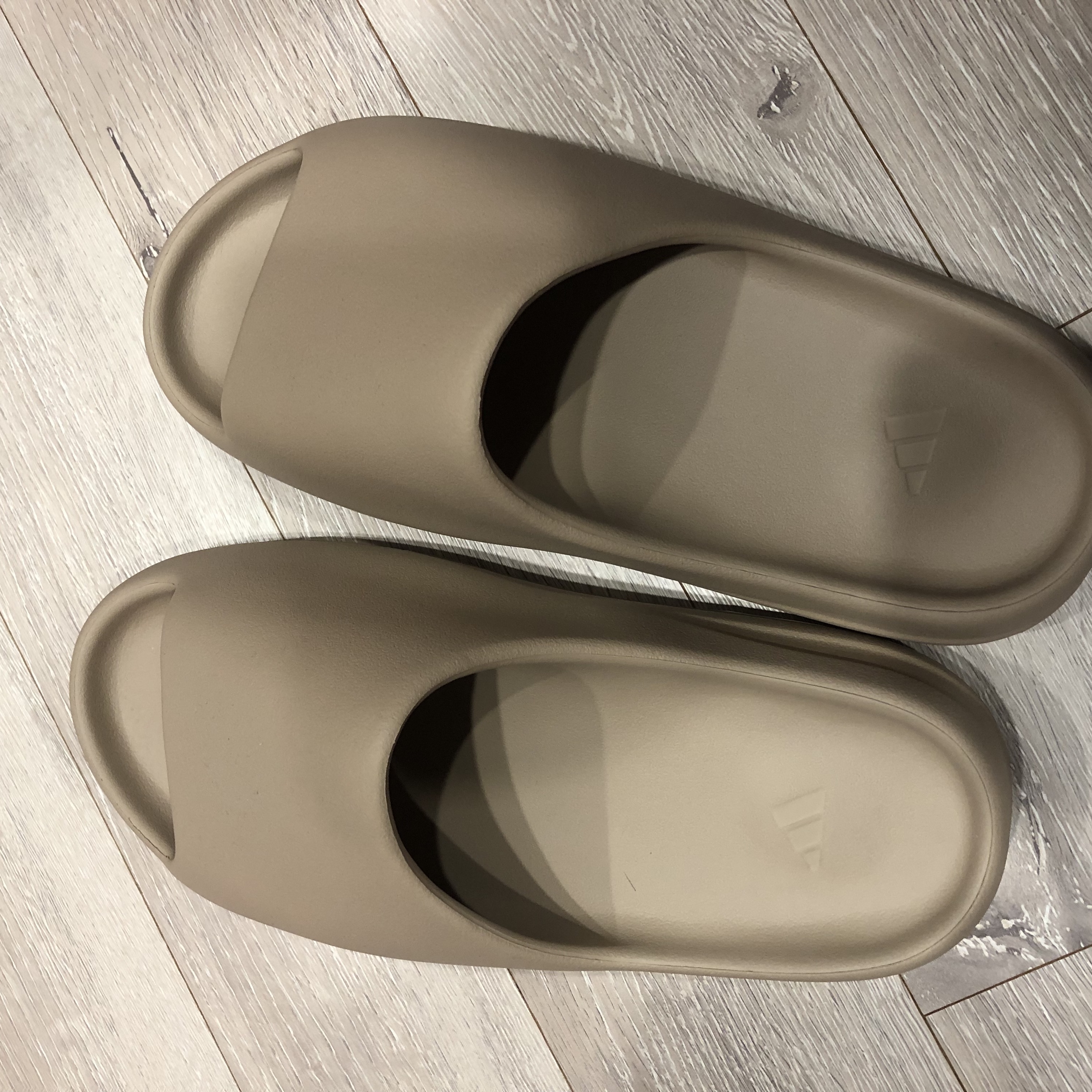 Adidas Yeezy Slide Pure - Re-Release Ver. 착용 스타일