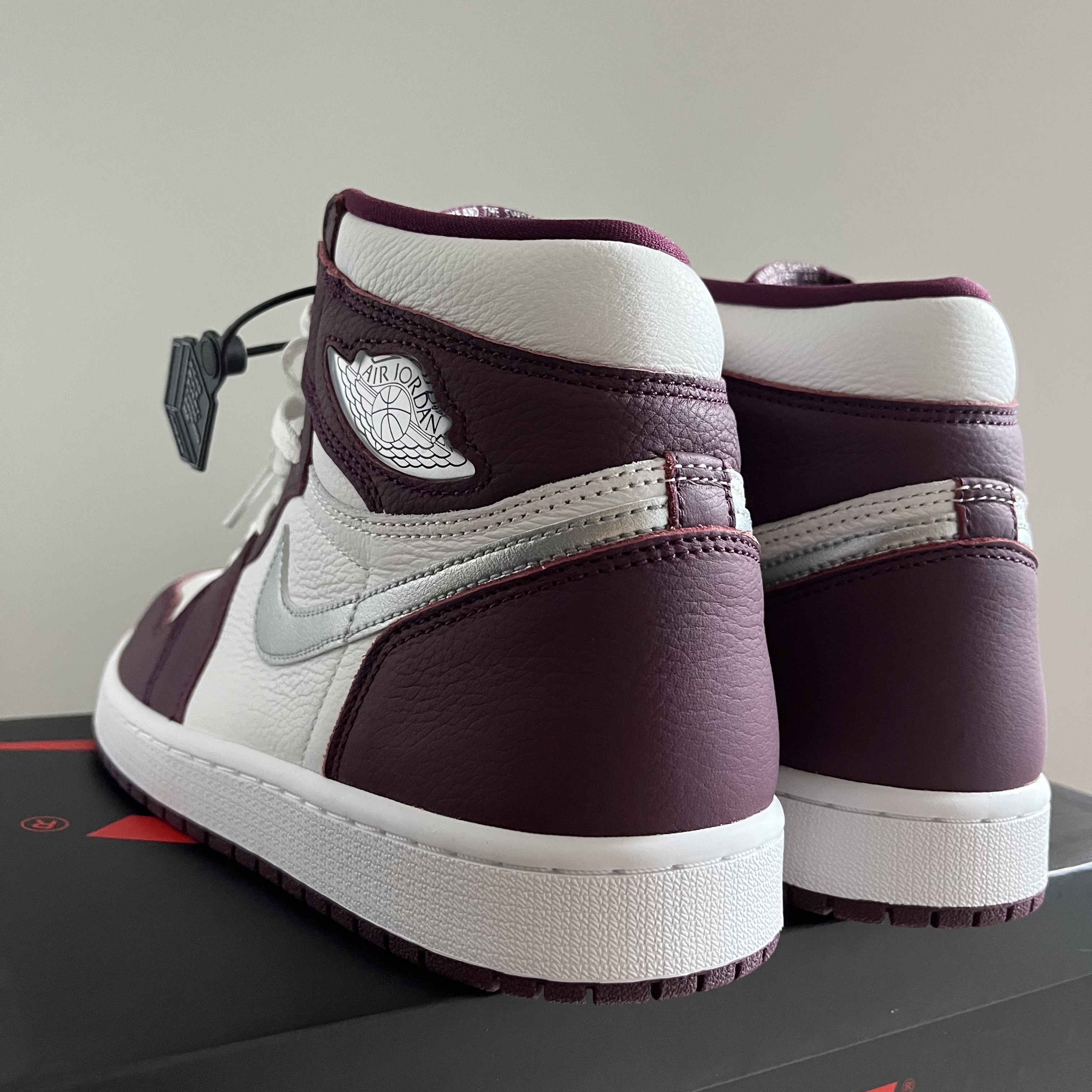 Jordan 1 Retro High OG Bordeaux 착용 스타일 - 4