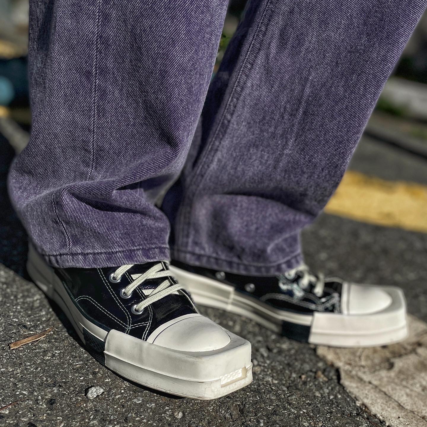 Converse x Drkshdw Turbodrk Chuck 70 Hi Black Lacquered Denim 착용 스타일 - 2
