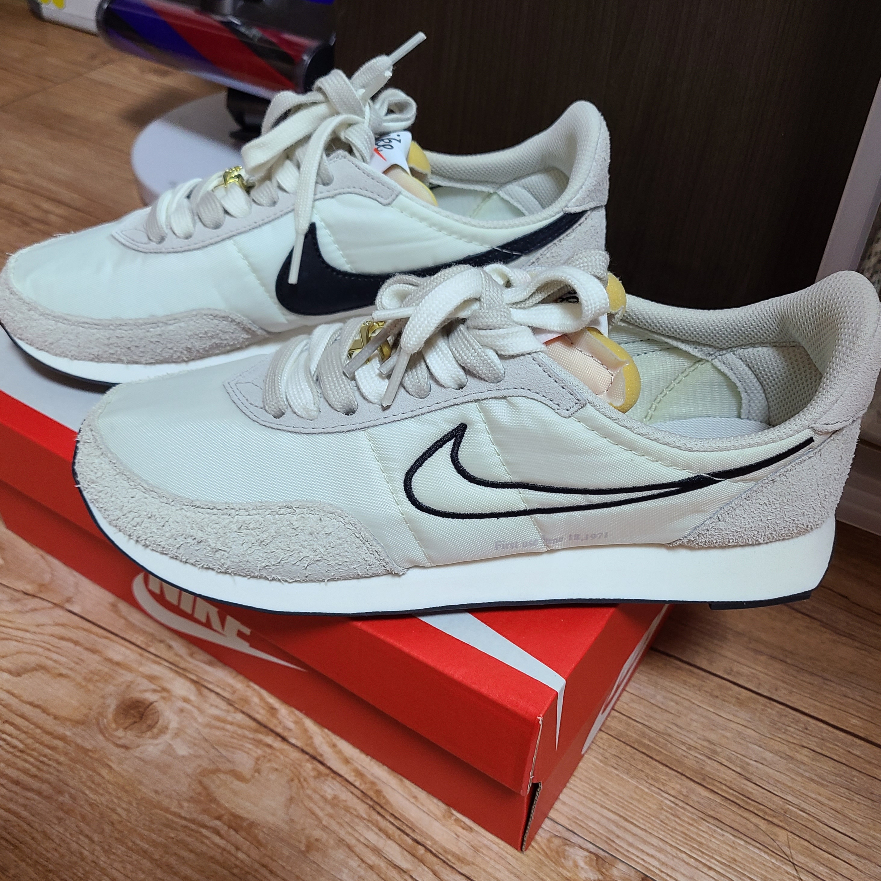 Nike Waffle Trainer 2 Sail Black 착용 스타일 - 1