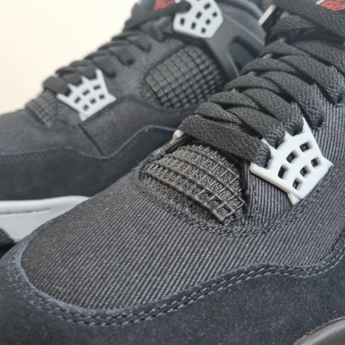 Jordan 4 Retro SE Black and Light Steel 착용 스타일 - 4