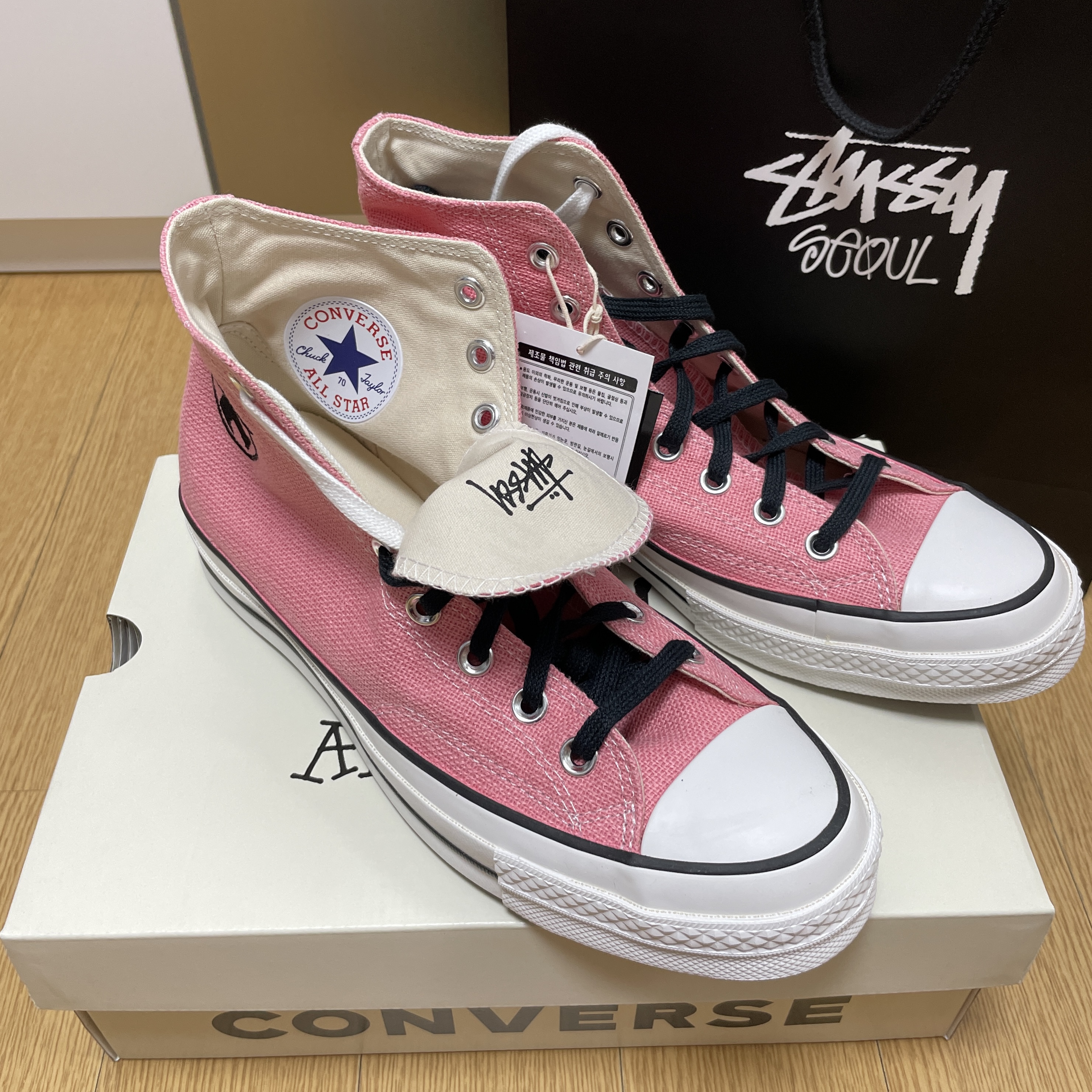 Converse x Stussy Chuck 70 High Plumeria 착용 스타일 - 2