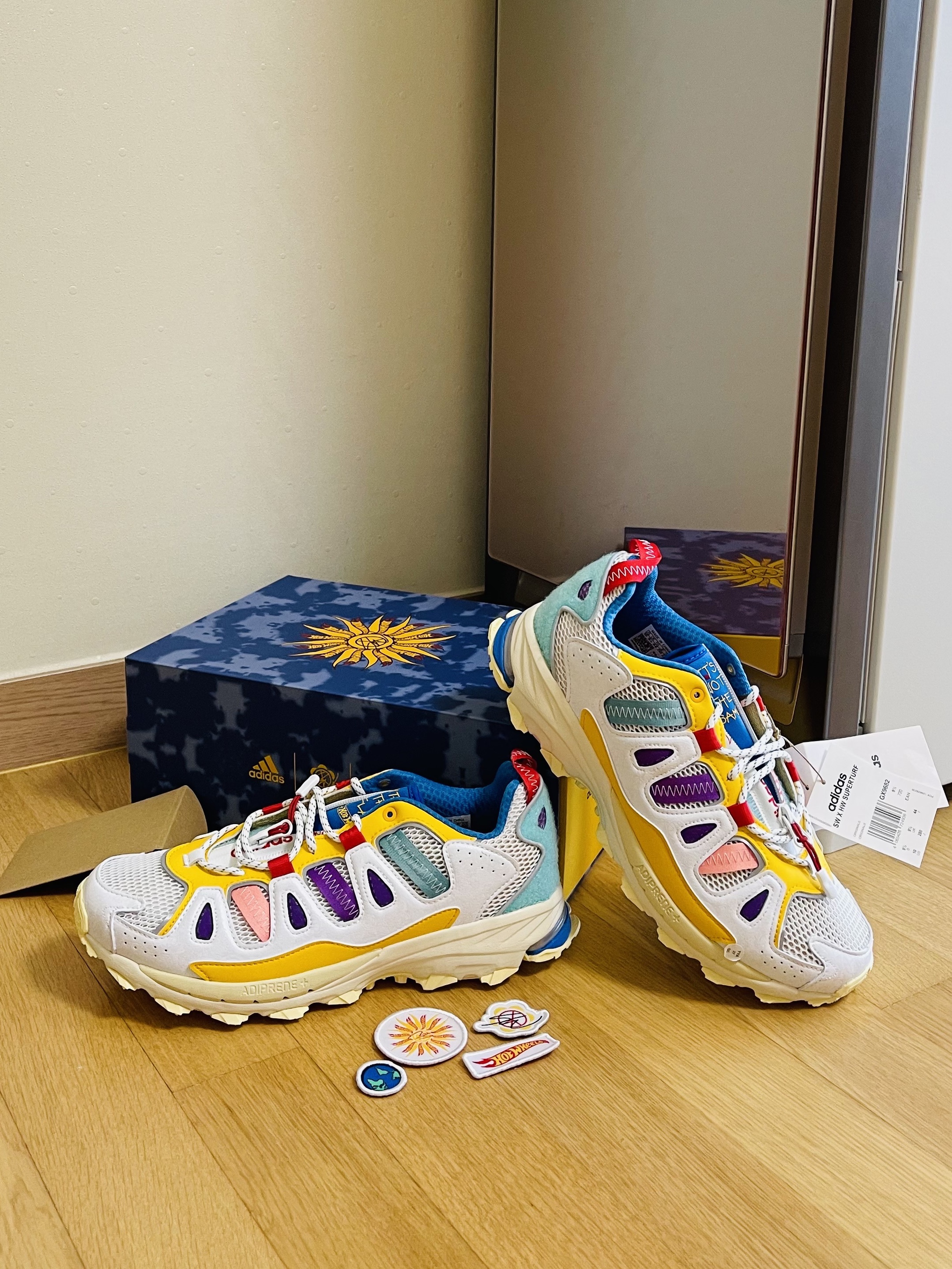 Adidas x Sean Wotherspoon x Hot Wheels Superturf Adventure White Bold Gold 착용 스타일