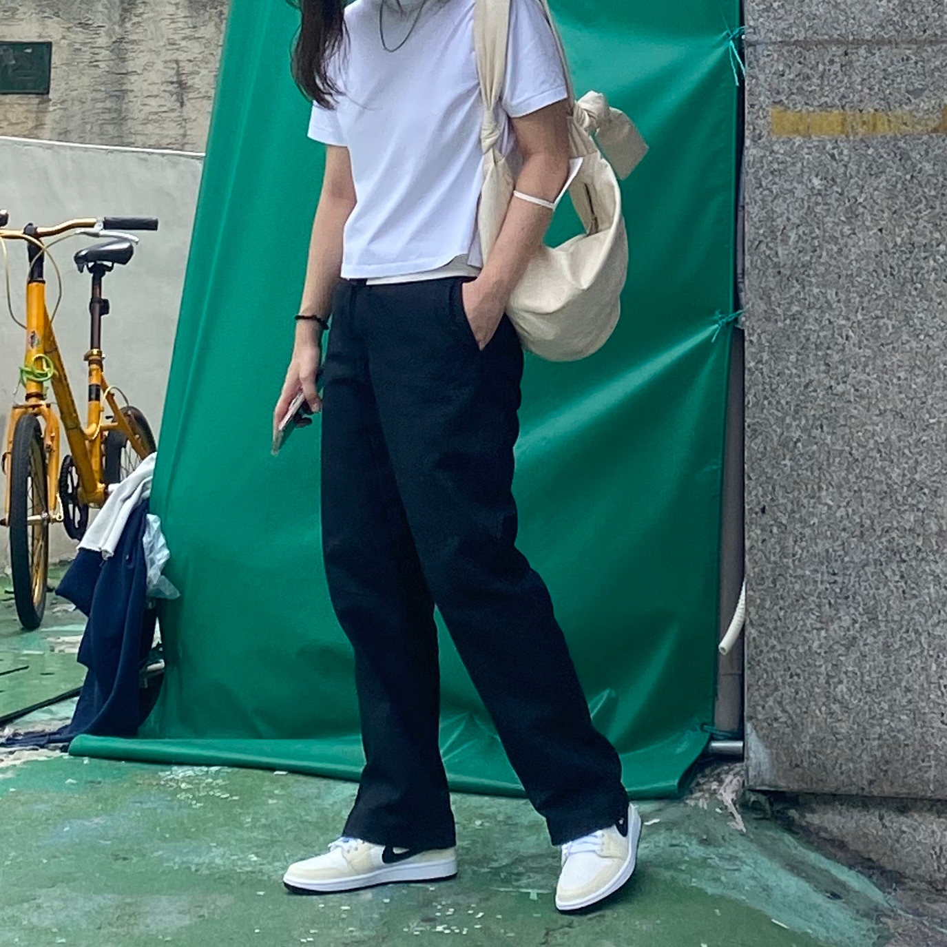 (W) Jordan 1 Mid Coconut Milk 착용 스타일 - 3