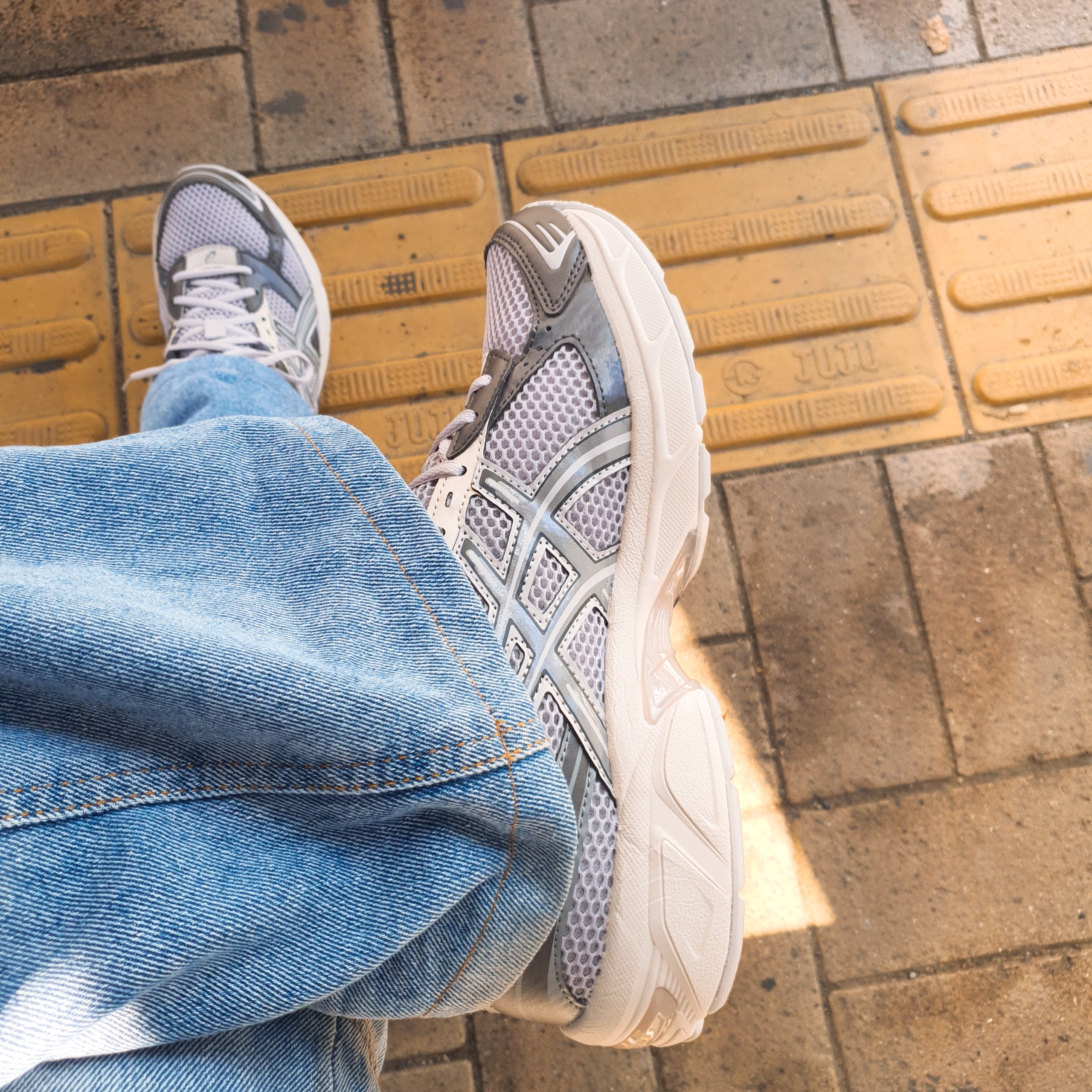 Asics Gel-1130 Oyster Grey Clay Grey 착용 스타일 - 2