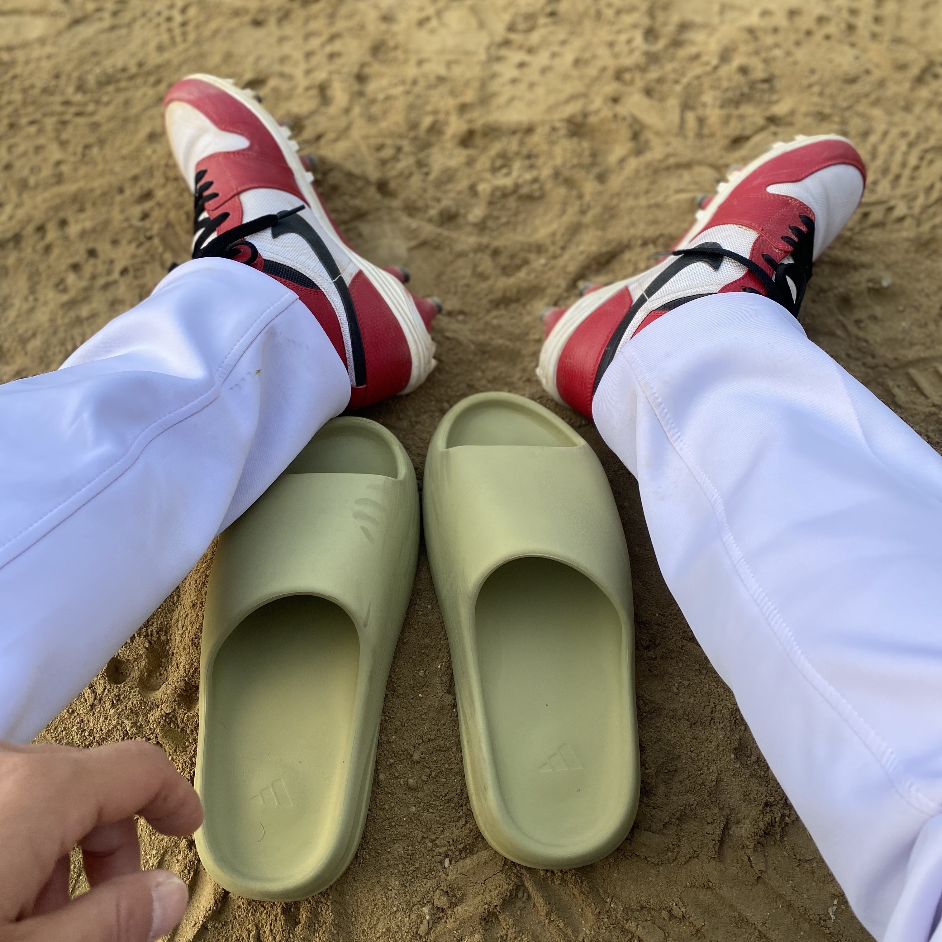 Adidas Yeezy Slide Pure 착용 스타일