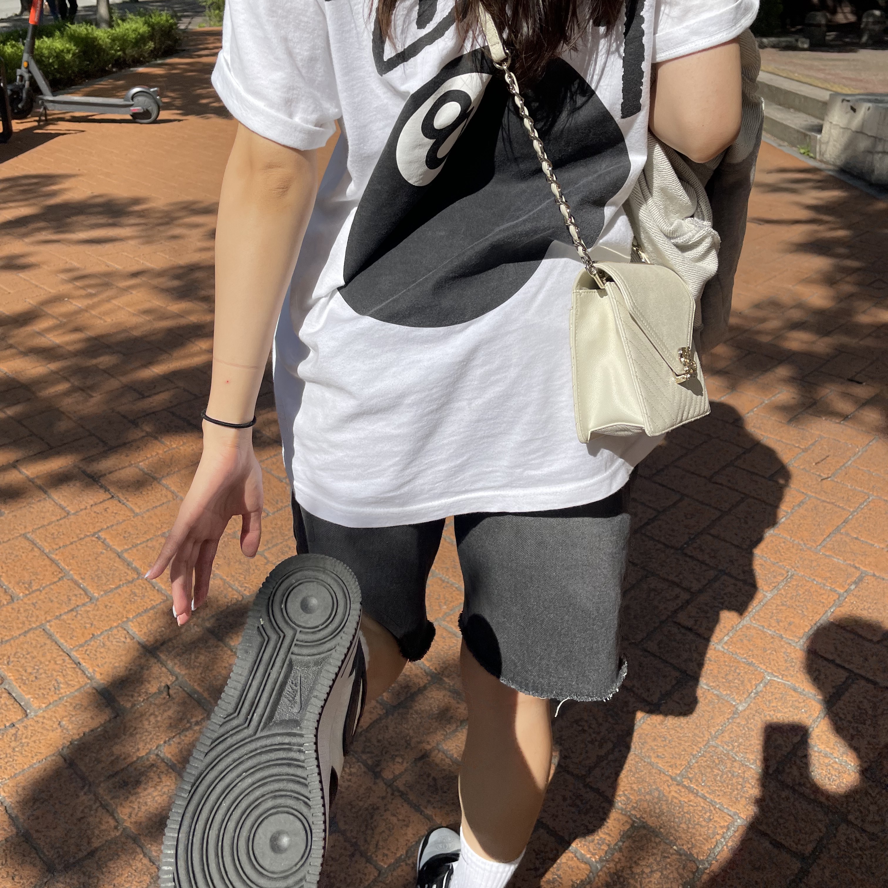Nike x Stussy Air Force 1 '07 Mid SP Black and Light Bone, Stussy 8 Ball T-Shirt White - 22SS 착용 스타일 - 2