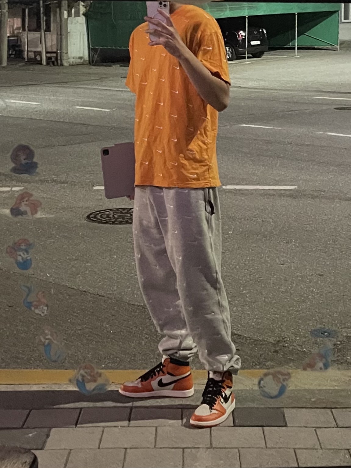 Nike NRG Swoosh Logo T-Shirt Kumqat, Nike NRG Swoosh Logo Pants Grey Heather 착용 스타일