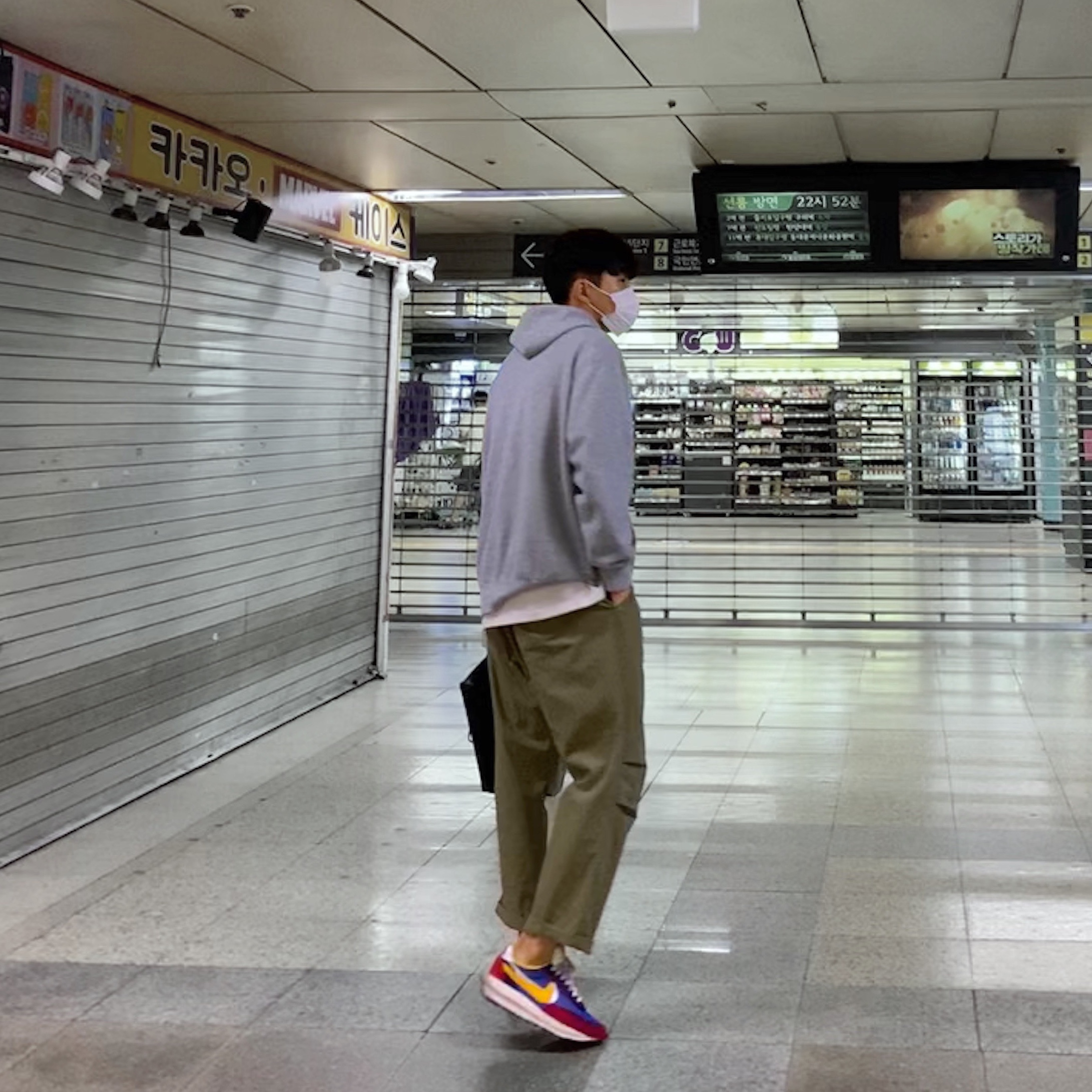 Nike x Sacai LDWaffle Blue Multi 착용 스타일