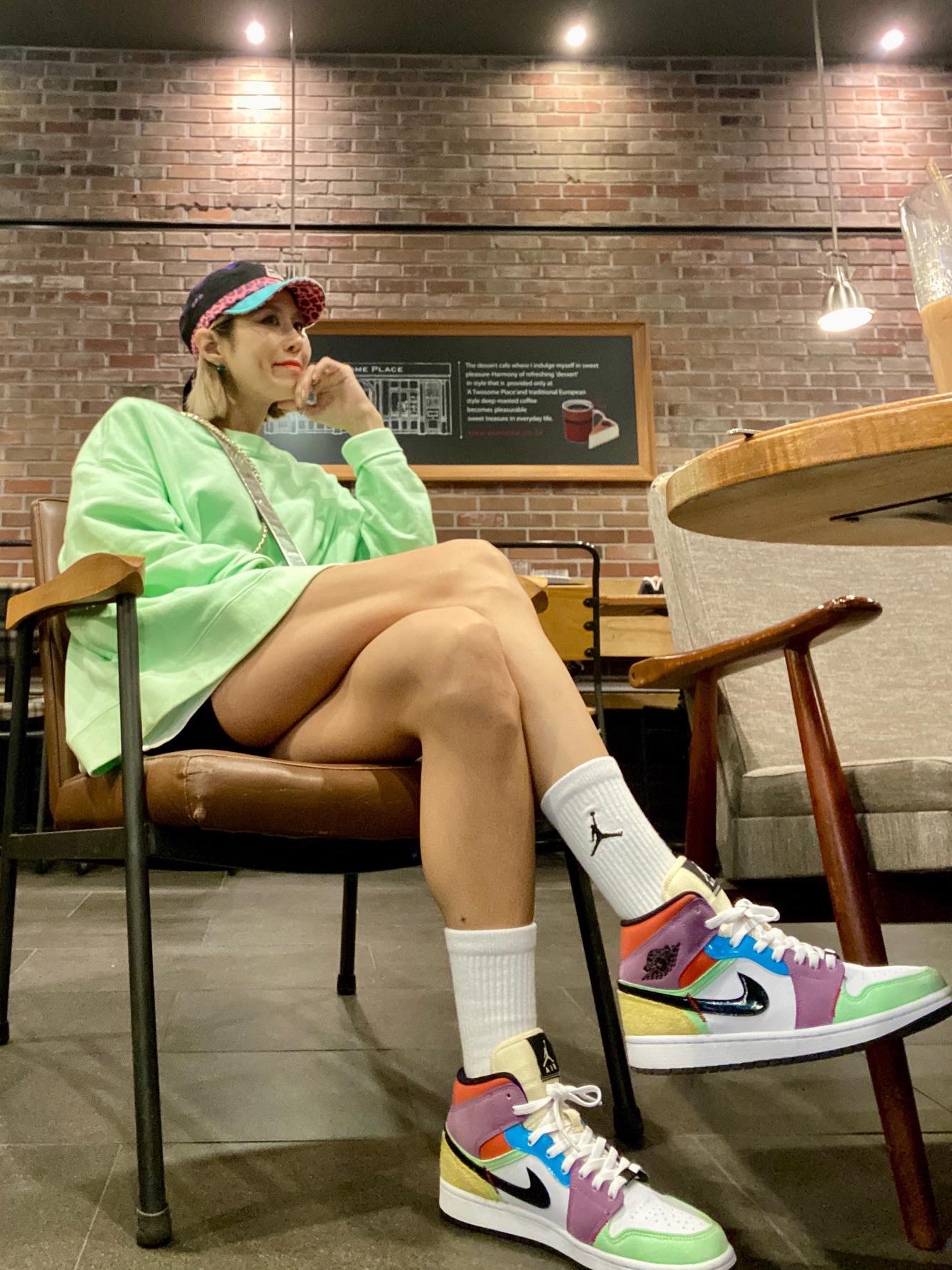(W) Jordan 1 Mid SE Multi-Color Lightbulb 착용 스타일 - 3